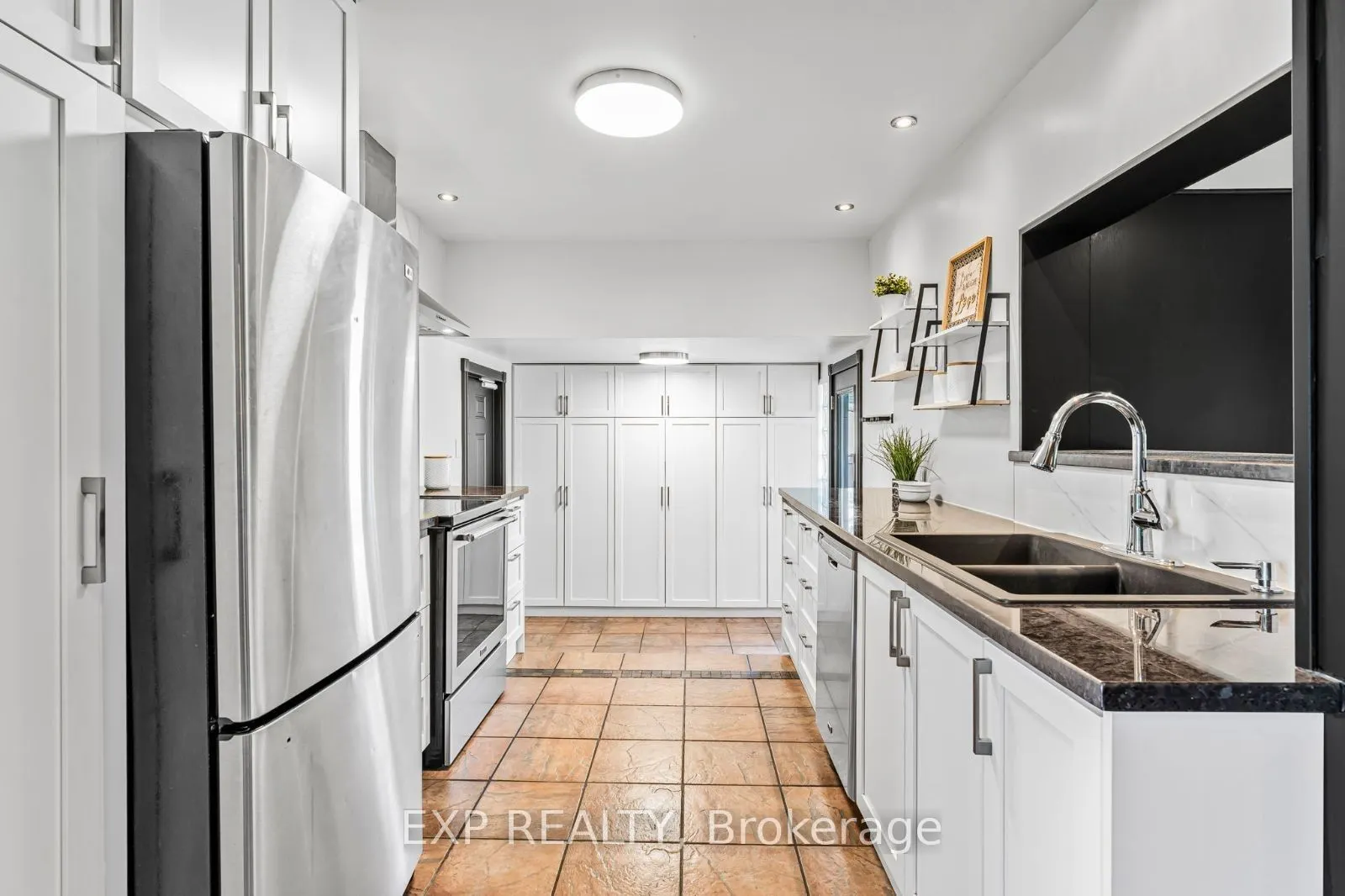 37 Kenninghall Boulevard
