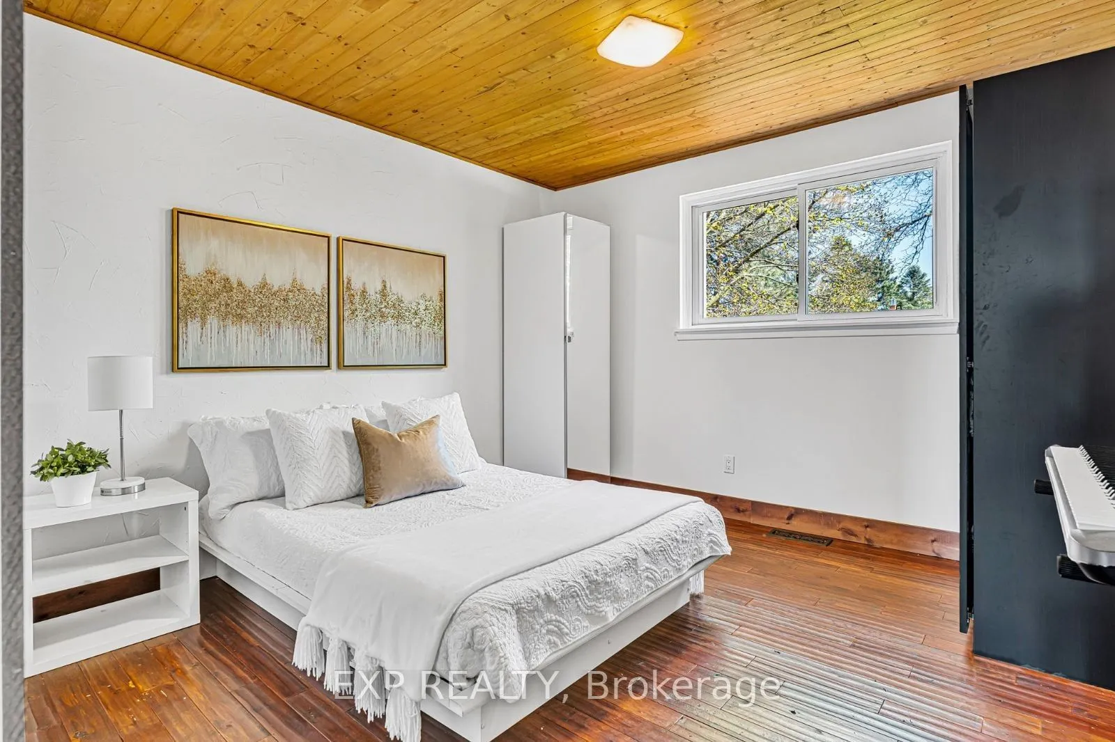 37 Kenninghall Boulevard