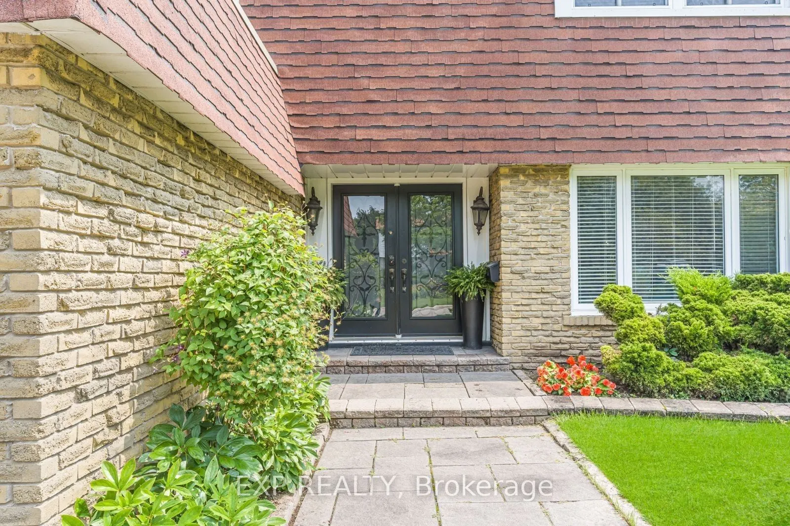 37 Kenninghall Boulevard