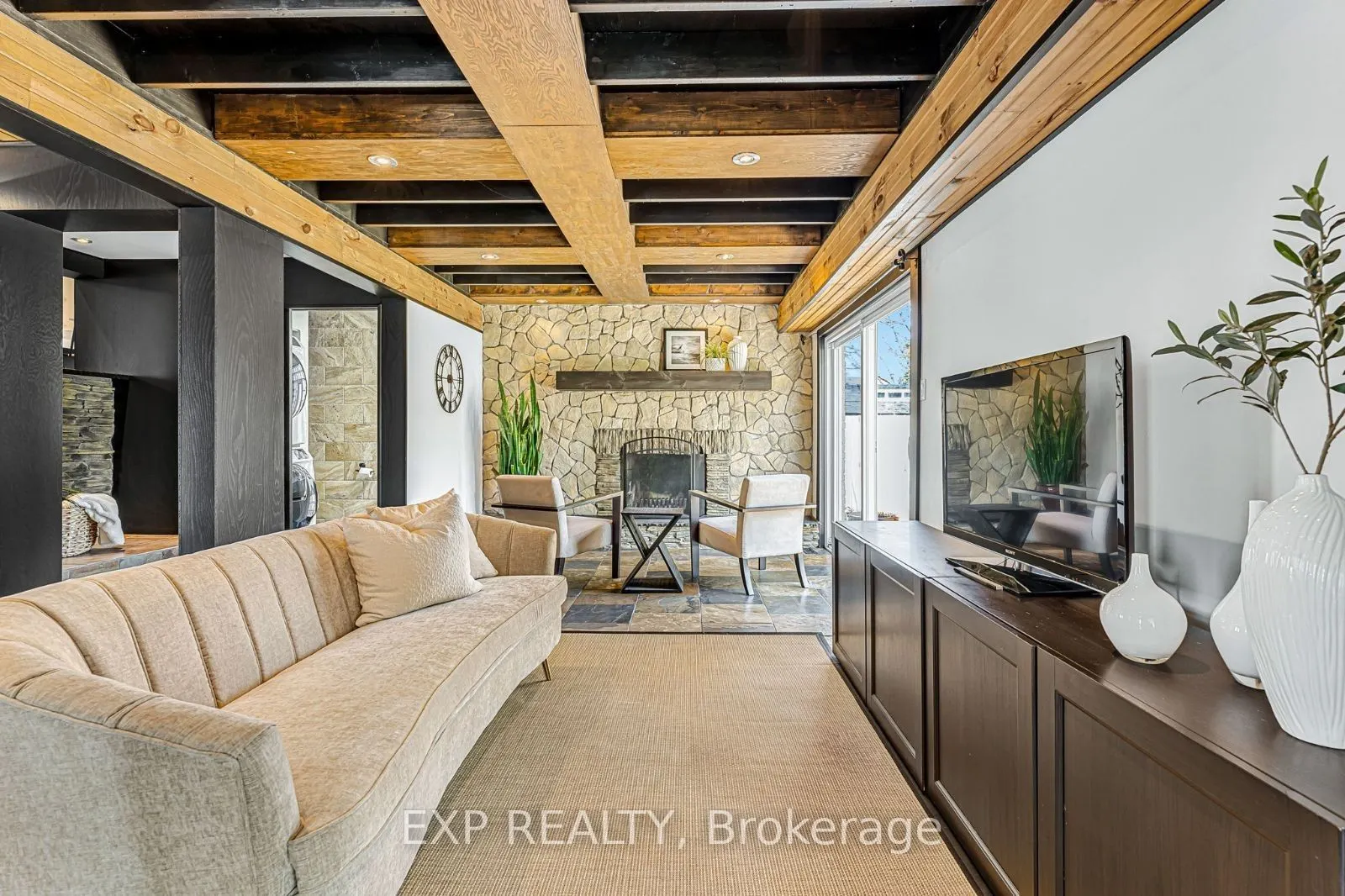 37 Kenninghall Boulevard
