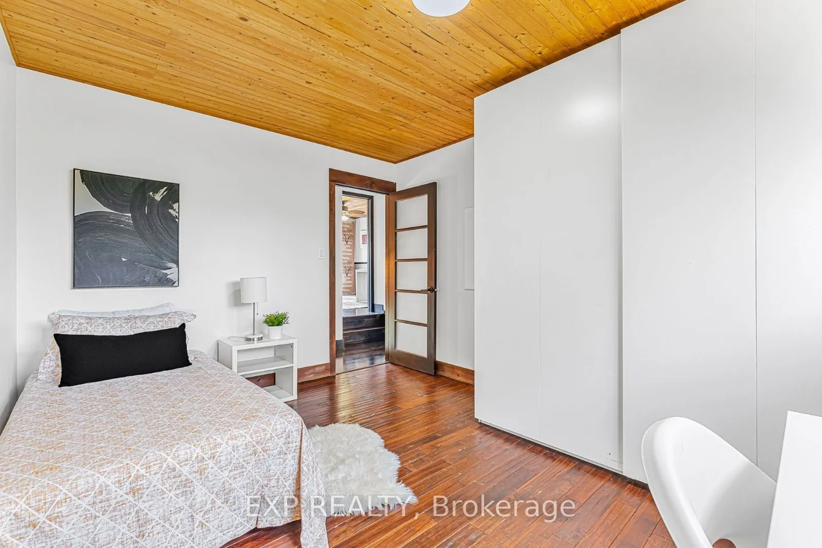 37 Kenninghall Boulevard