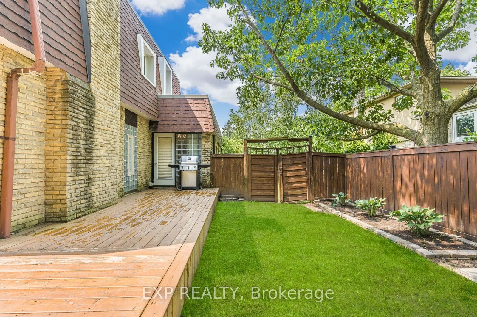 37 Kenninghall Boulevard