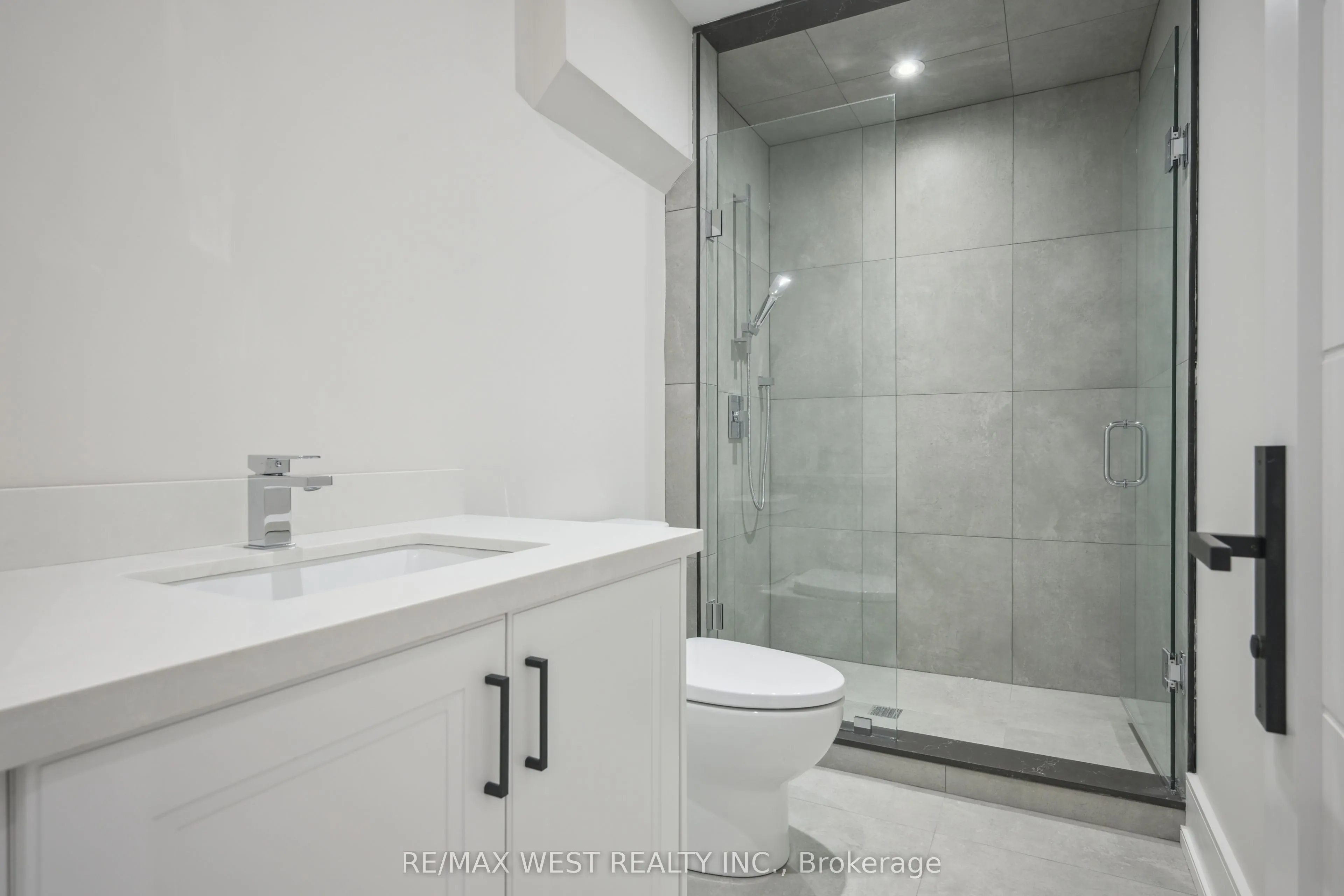 12B Foch Avenue