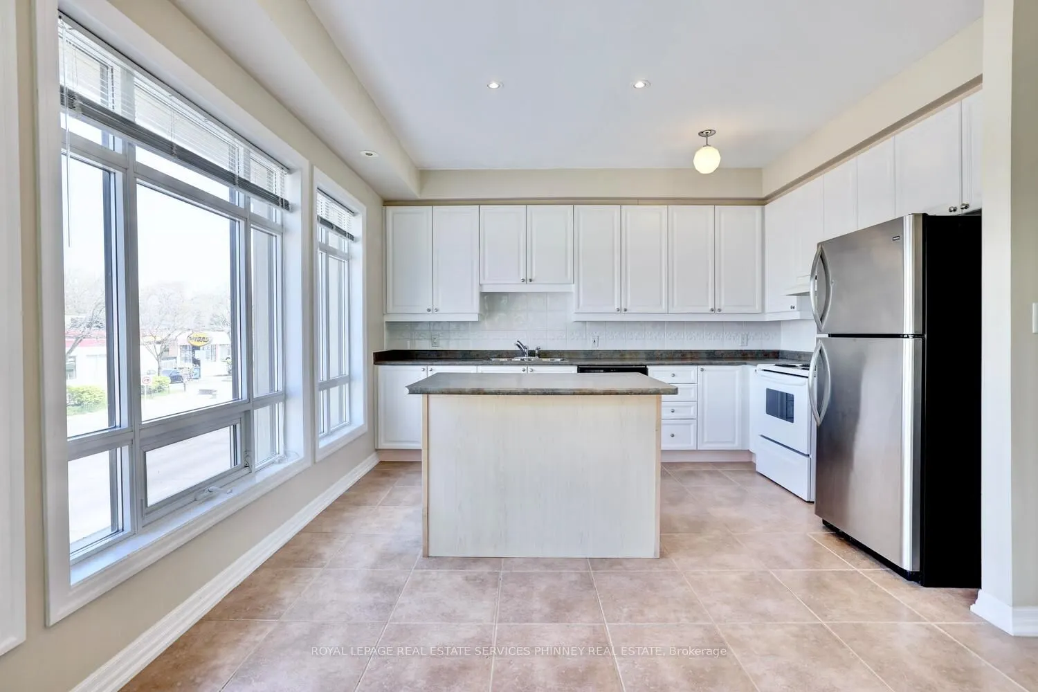 165 Lakeshore Road E, #11