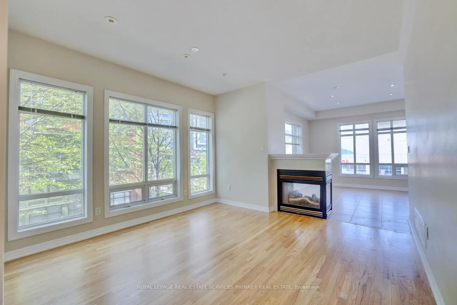 165 Lakeshore Road E, #11