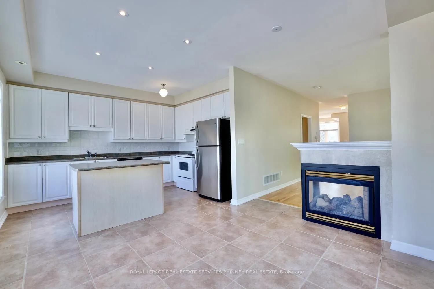 165 Lakeshore Road E, #11