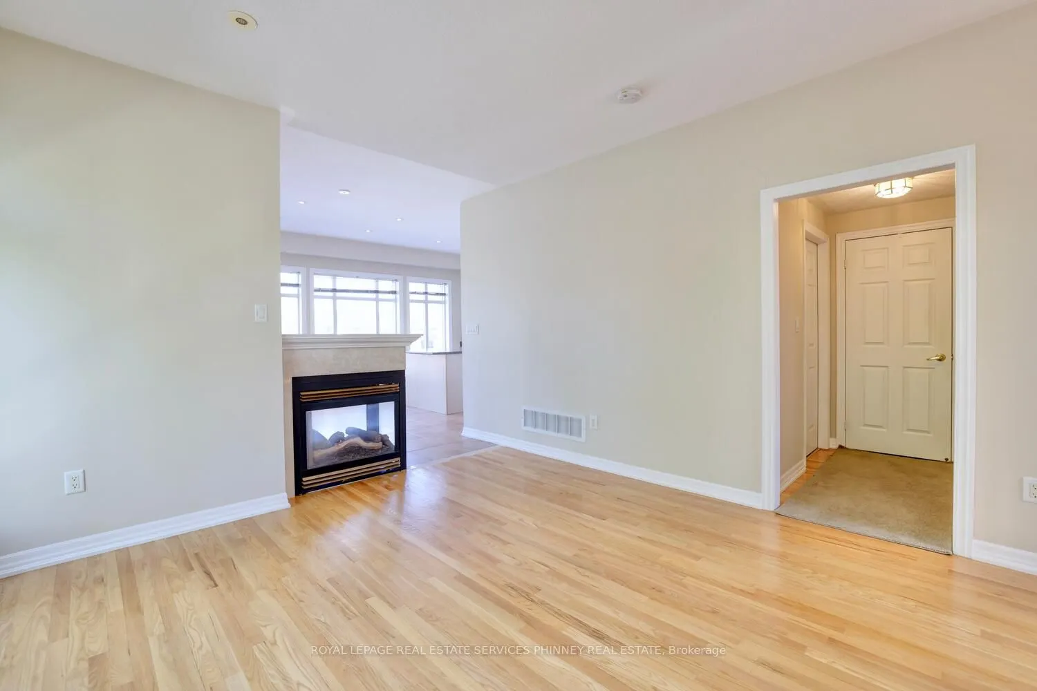 165 Lakeshore Road E, #11