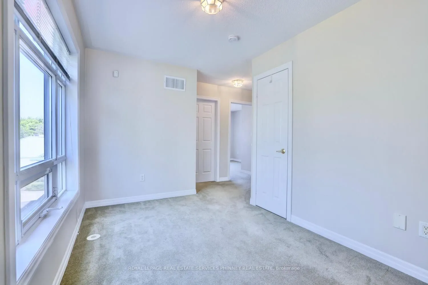 165 Lakeshore Road E, #11