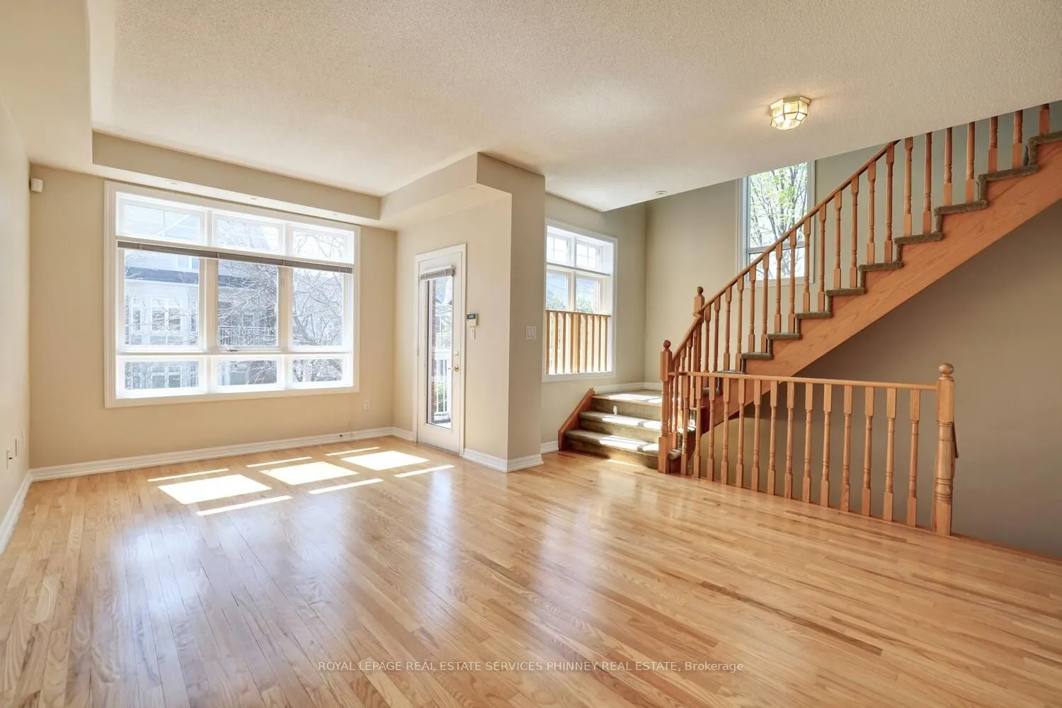 165 Lakeshore Road E, #11