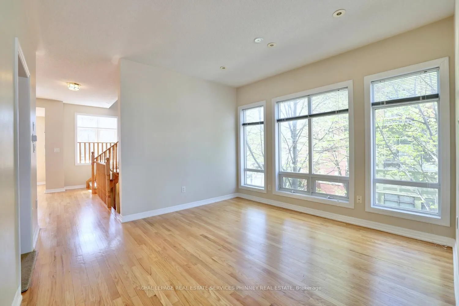 165 Lakeshore Road E, #11