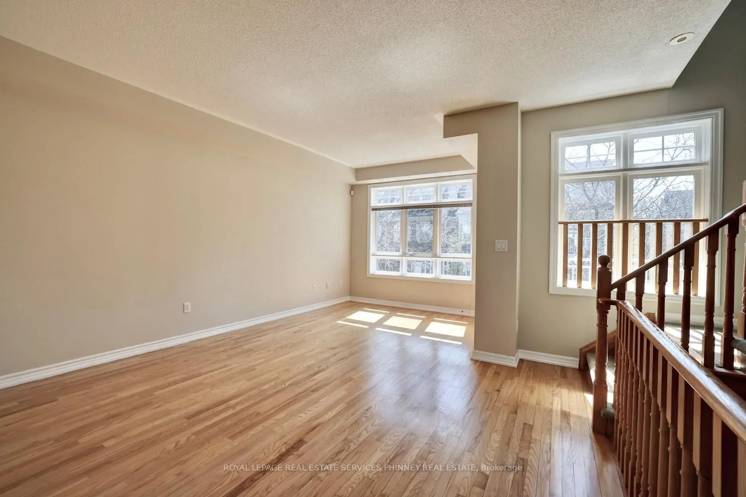 165 Lakeshore Road E, #11