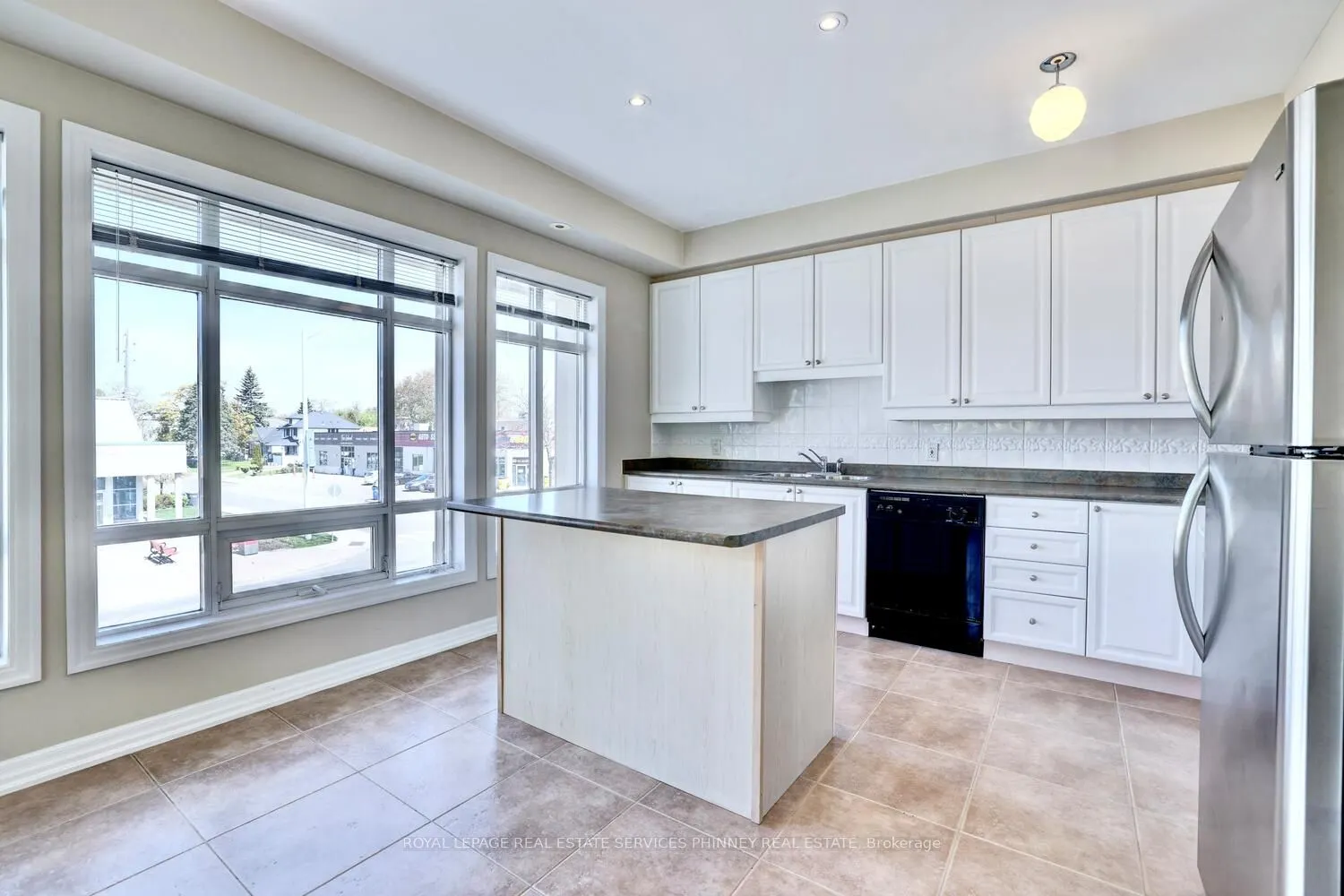 165 Lakeshore Road E, #11