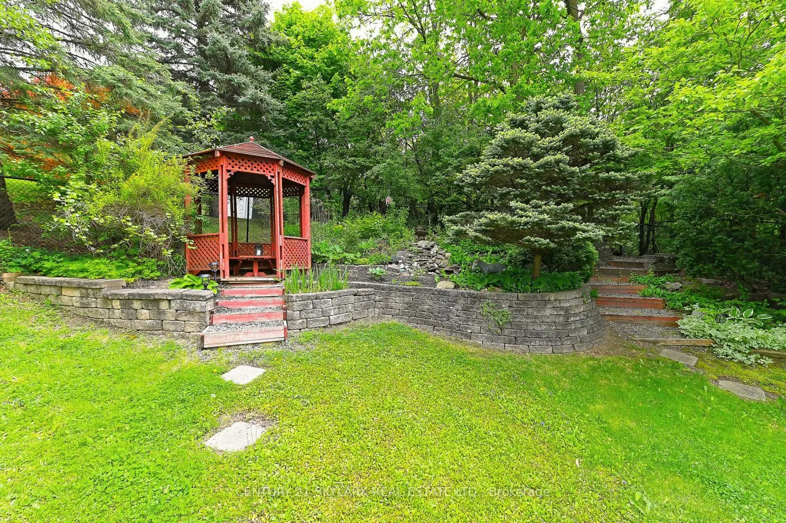 33 Hathaway Court