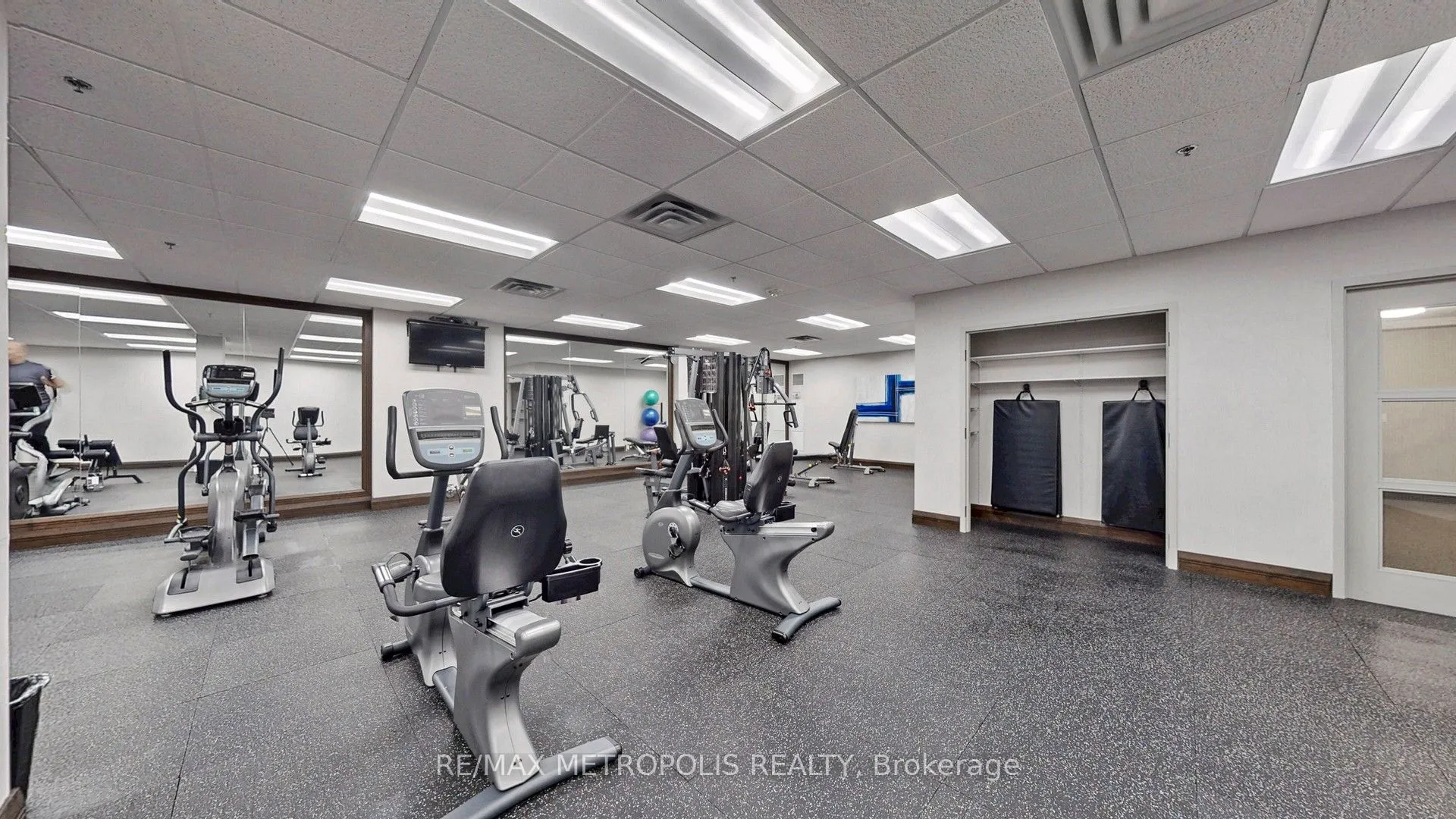 75 King Street E, #1609