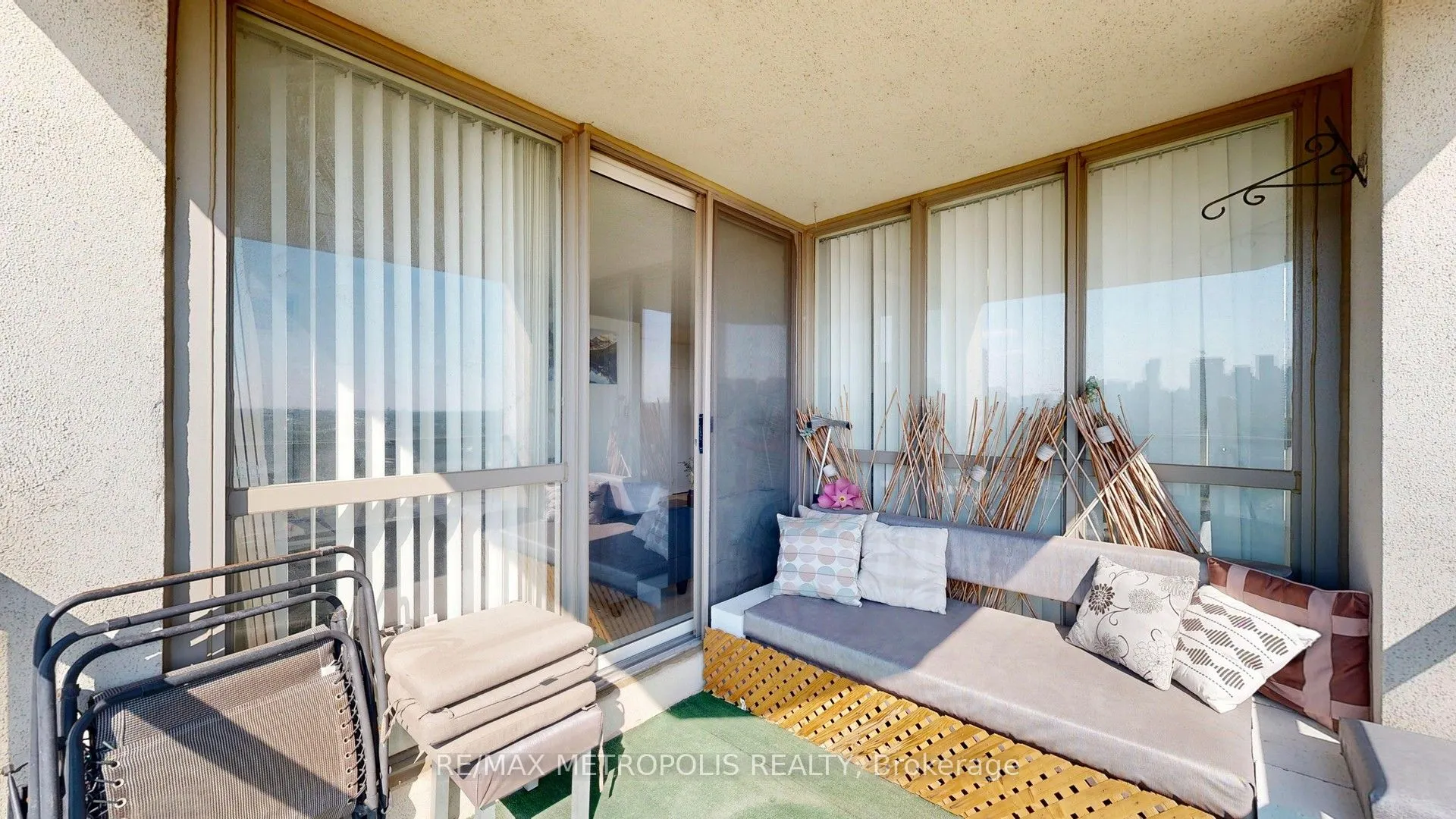75 King Street E, #1512