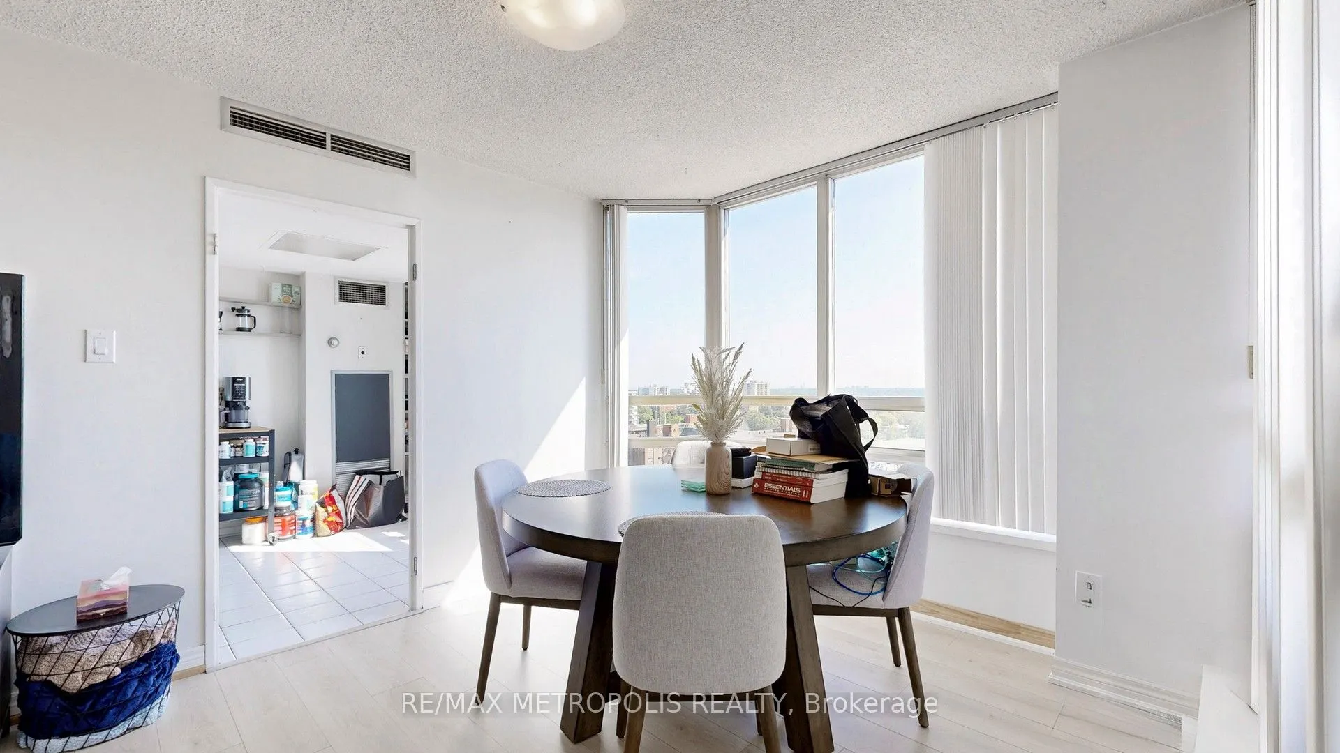 75 King Street E, #1512