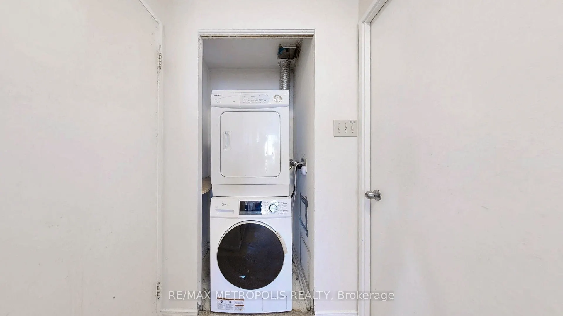 75 King Street E, #1512