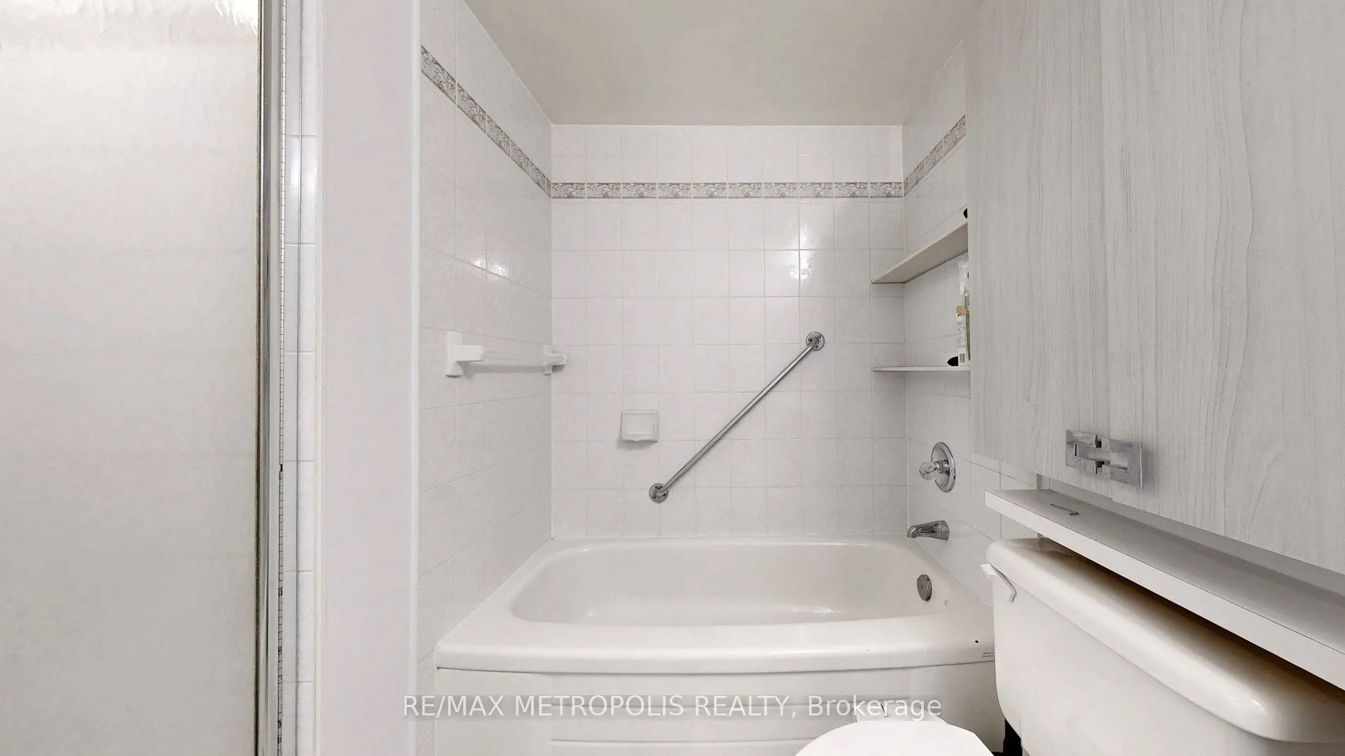 75 King Street E, #1512