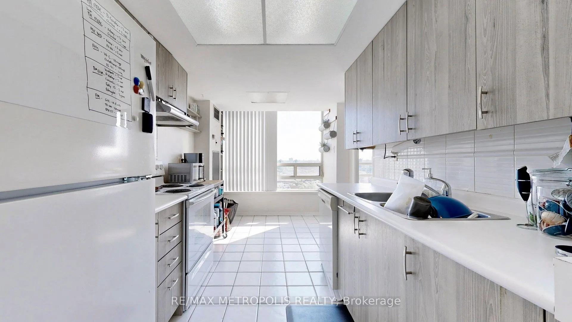 75 King Street E, #1512