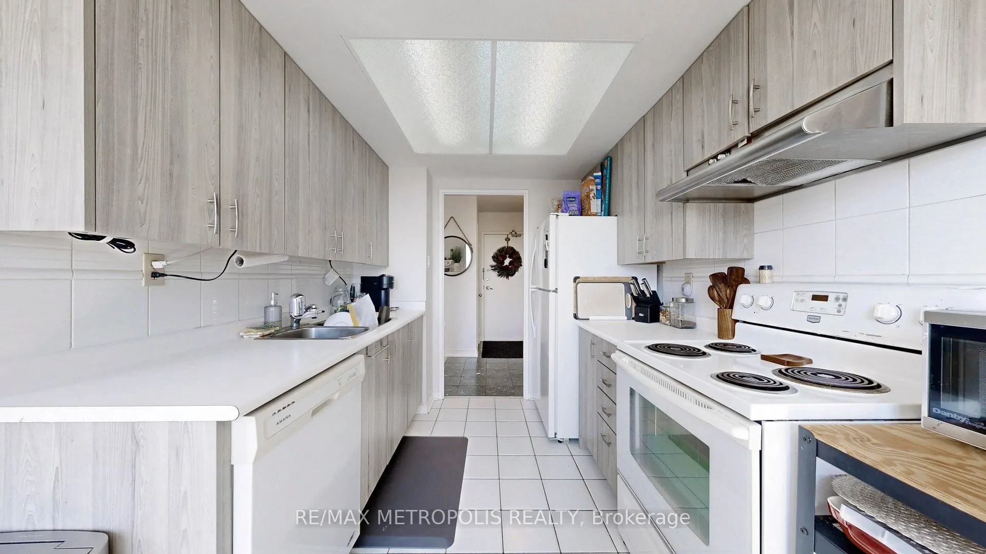 75 King Street E, #1512