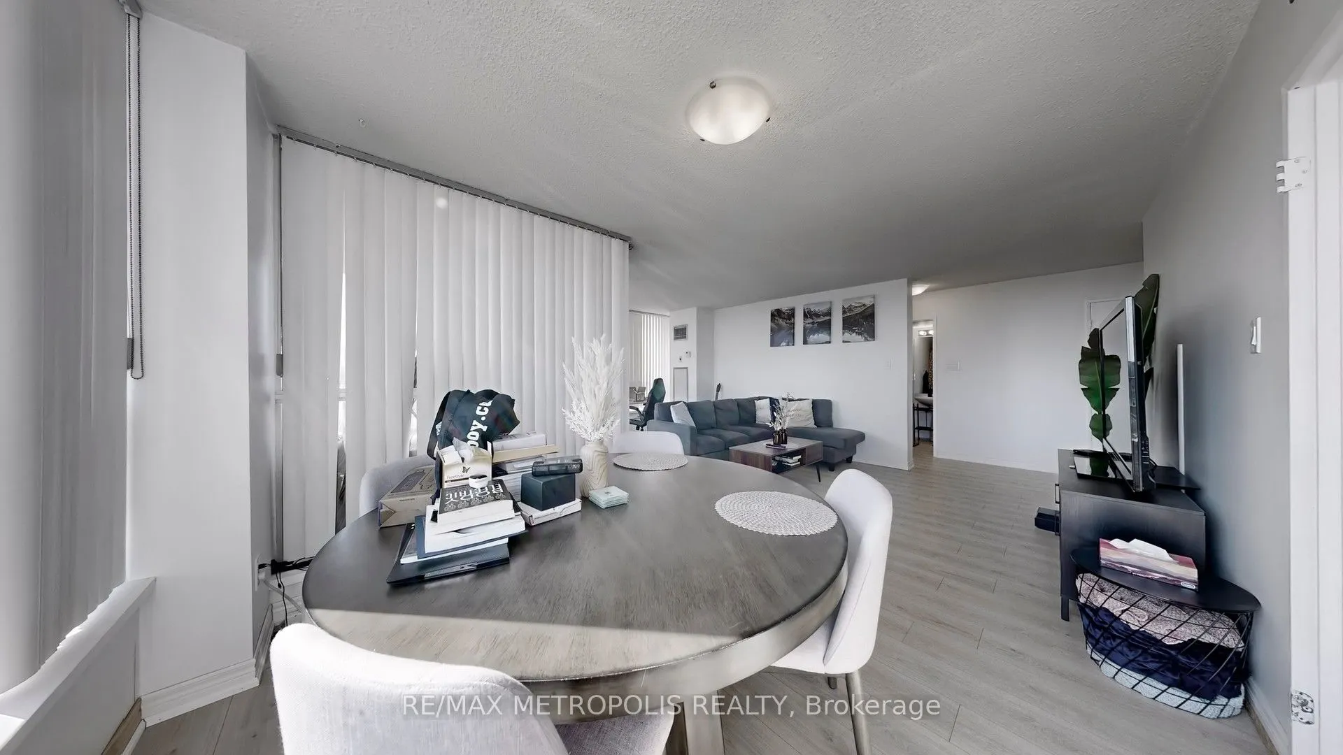 75 King Street E, #1512