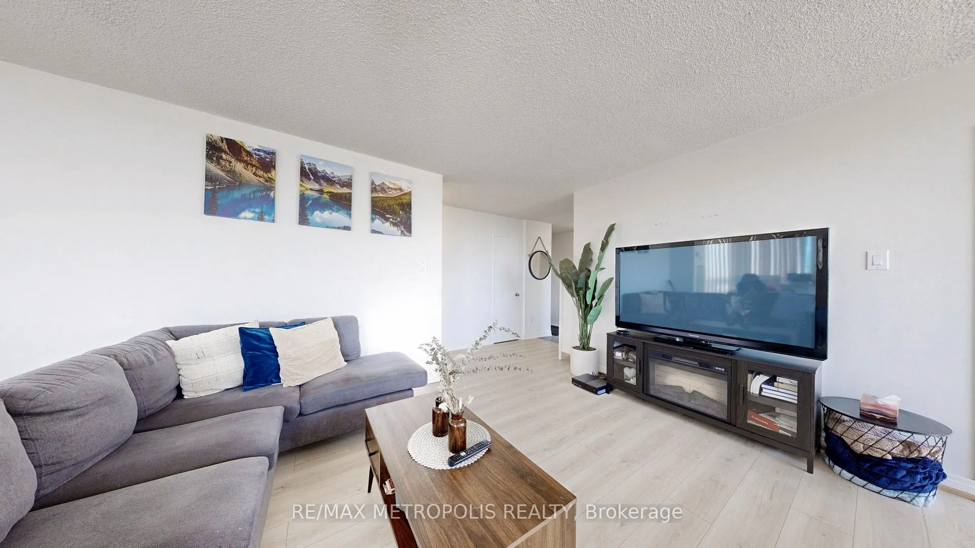75 King Street E, #1512