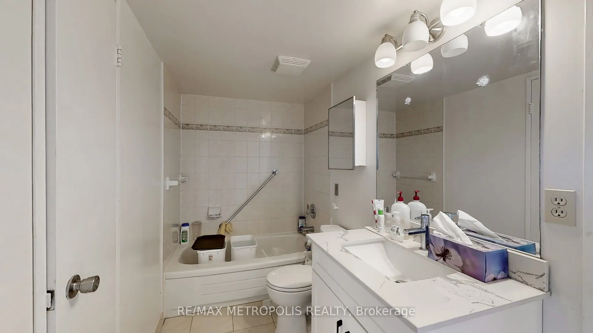 75 King Street E, #1703