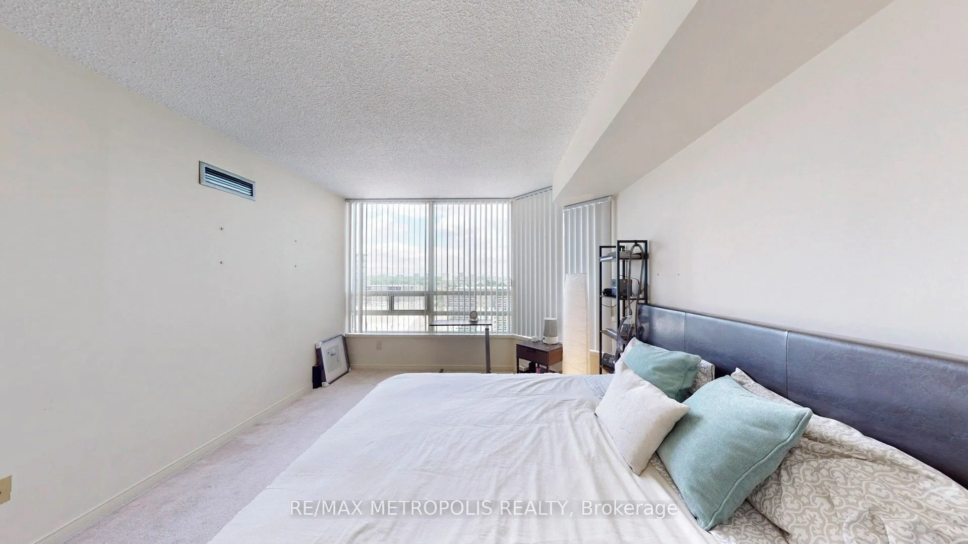 75 King Street E, #1709