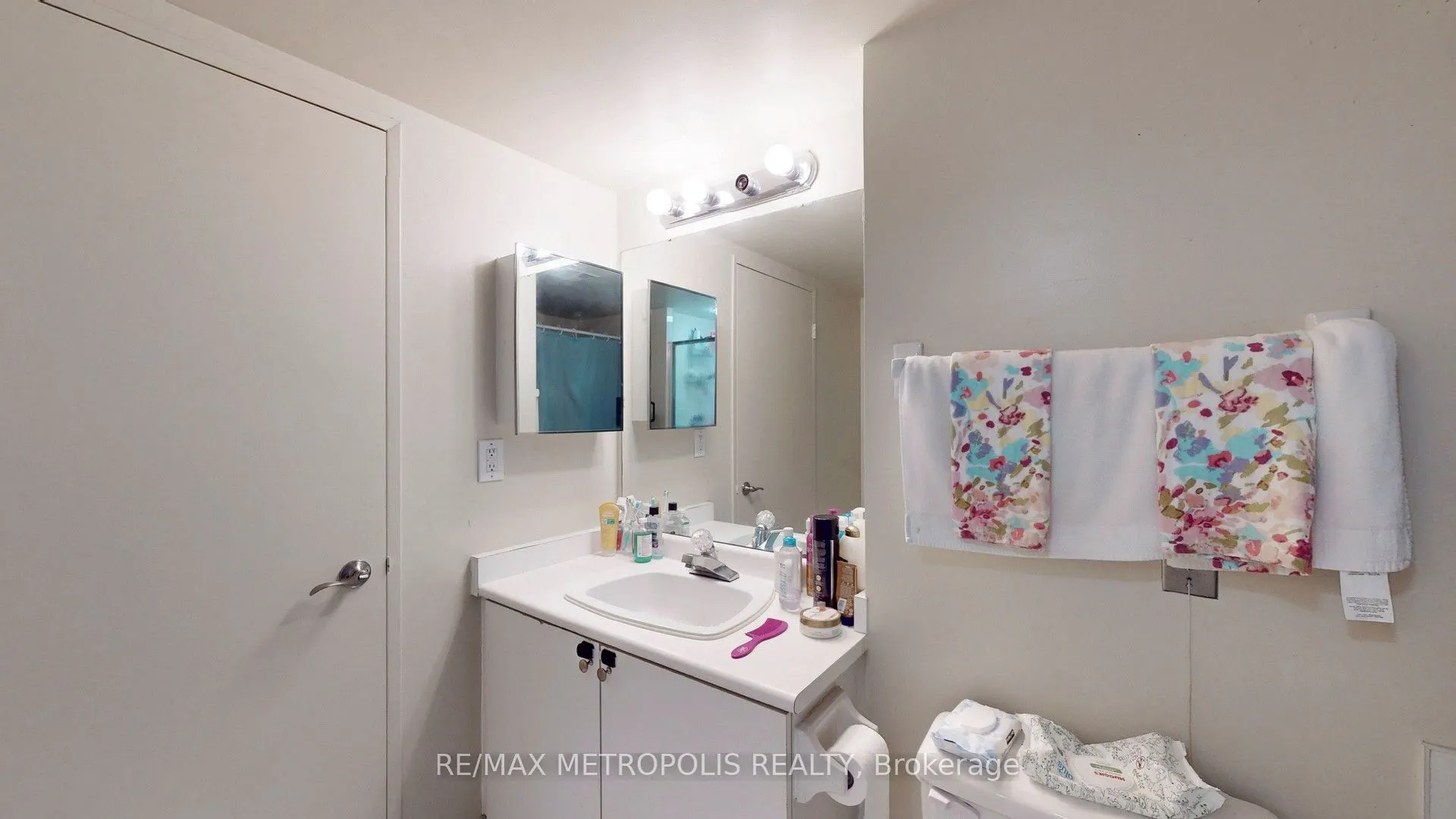 75 King Street E, #1709