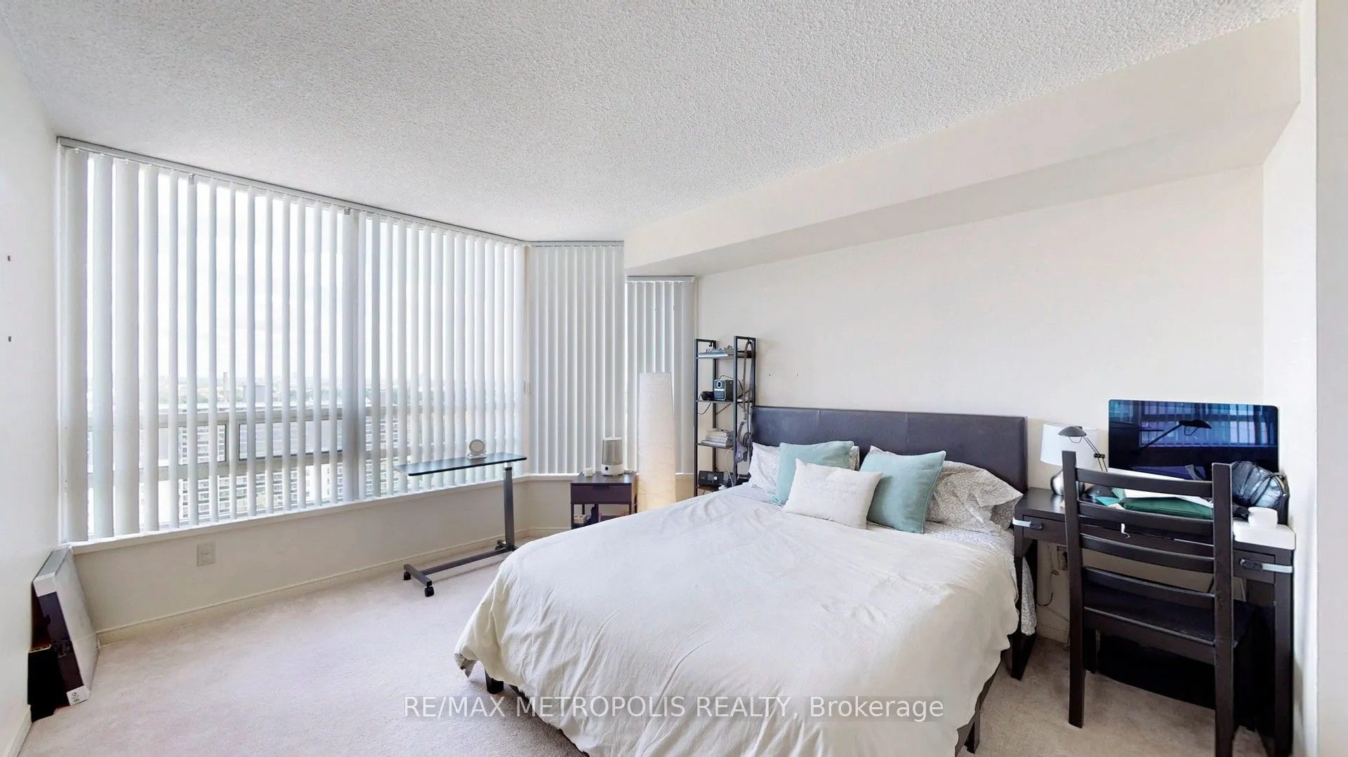 75 King Street E, #1709