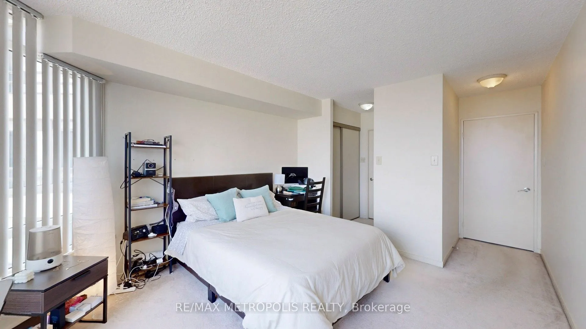75 King Street E, #1709