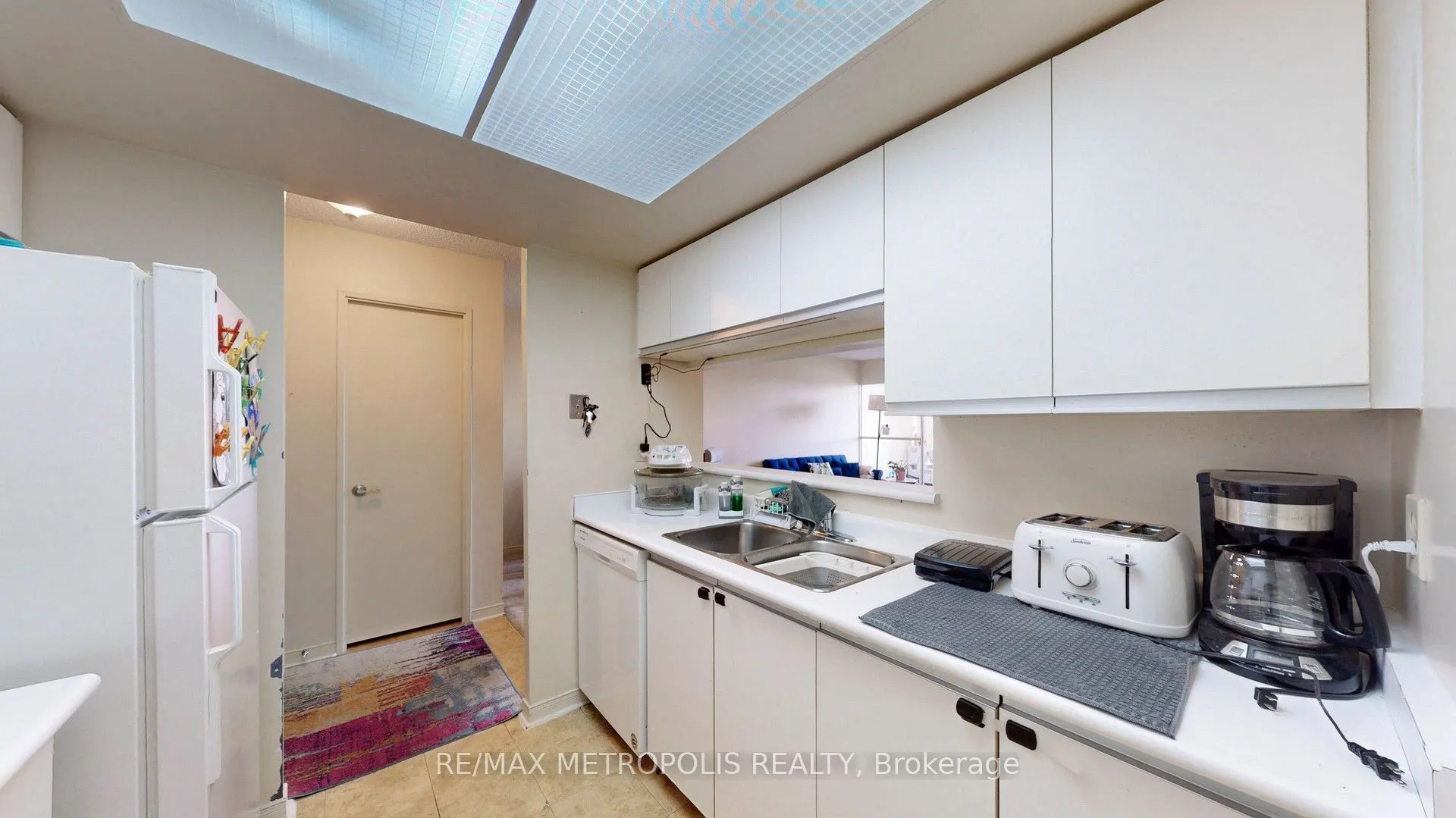 75 King Street E, #1709