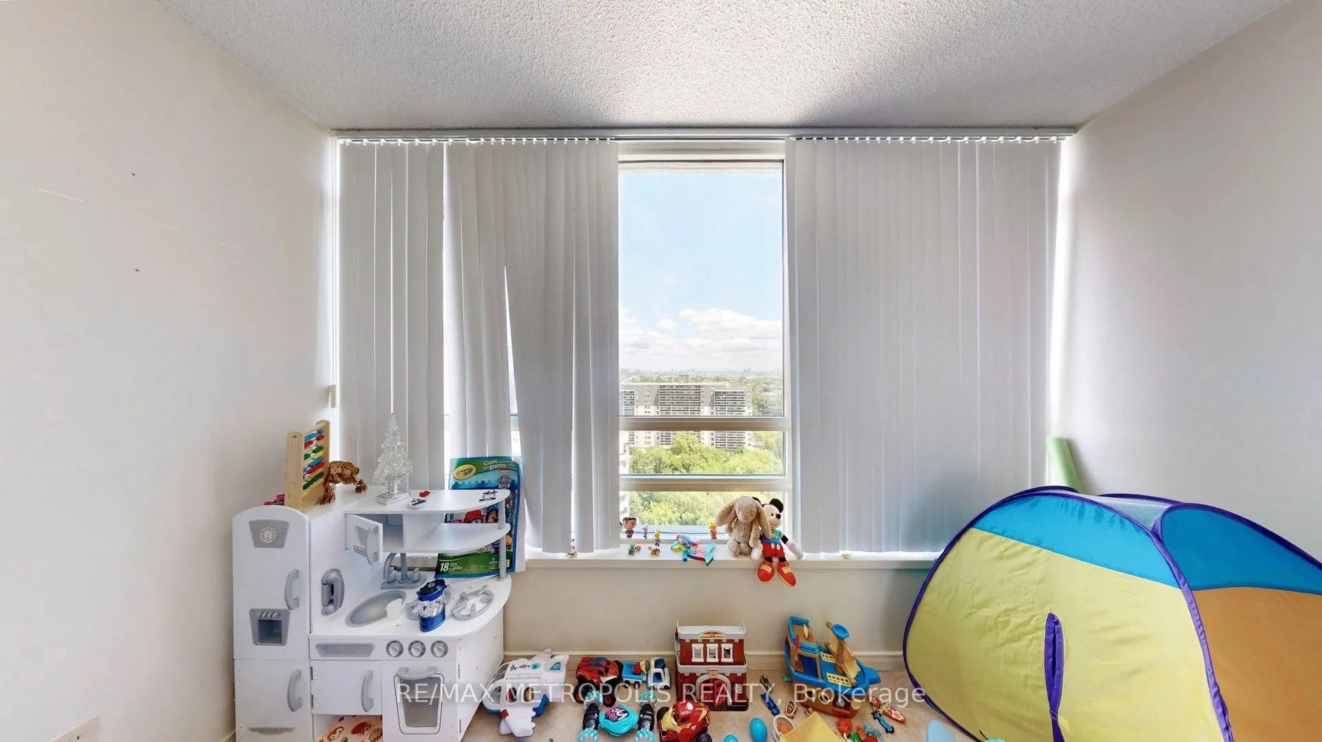 75 King Street E, #1709