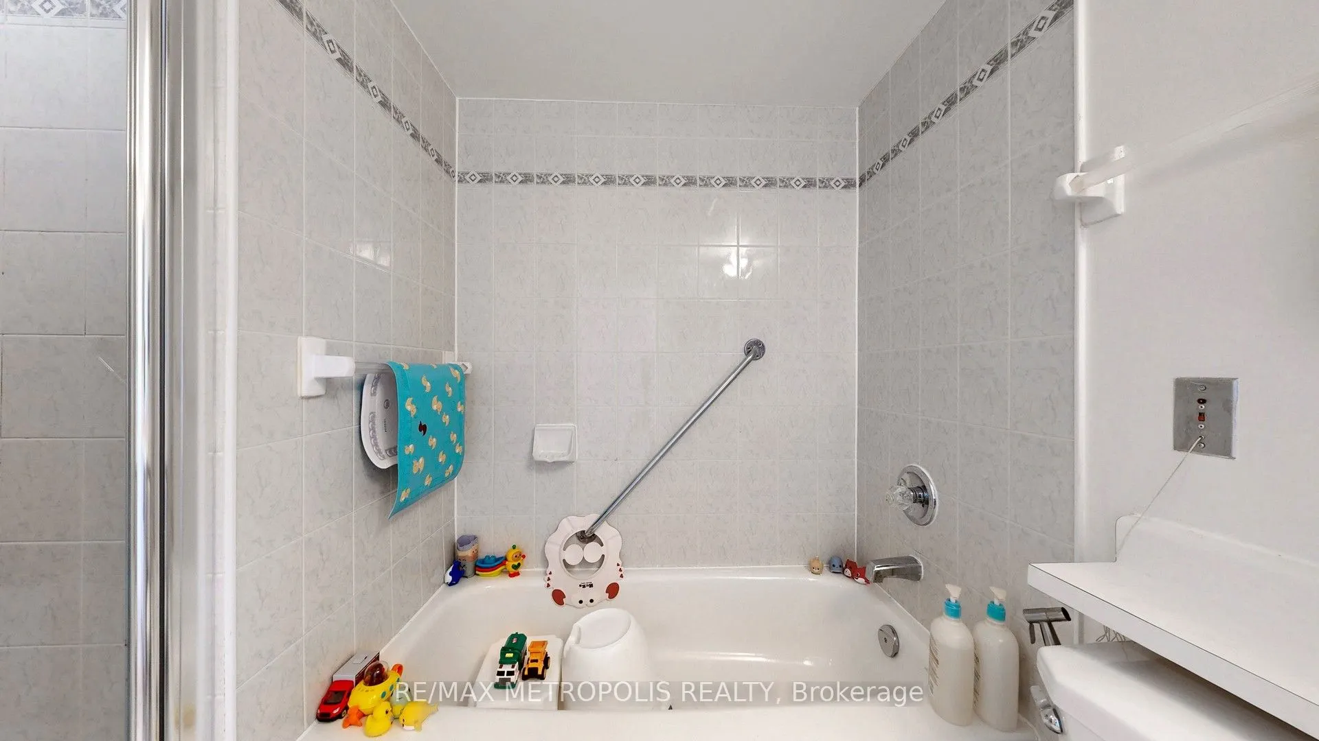 75 King Street E, #1202