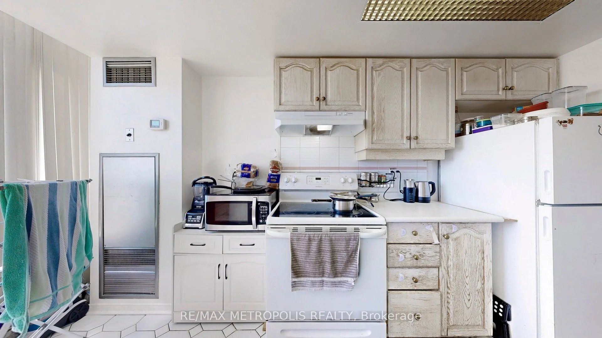 75 King Street E, #1202