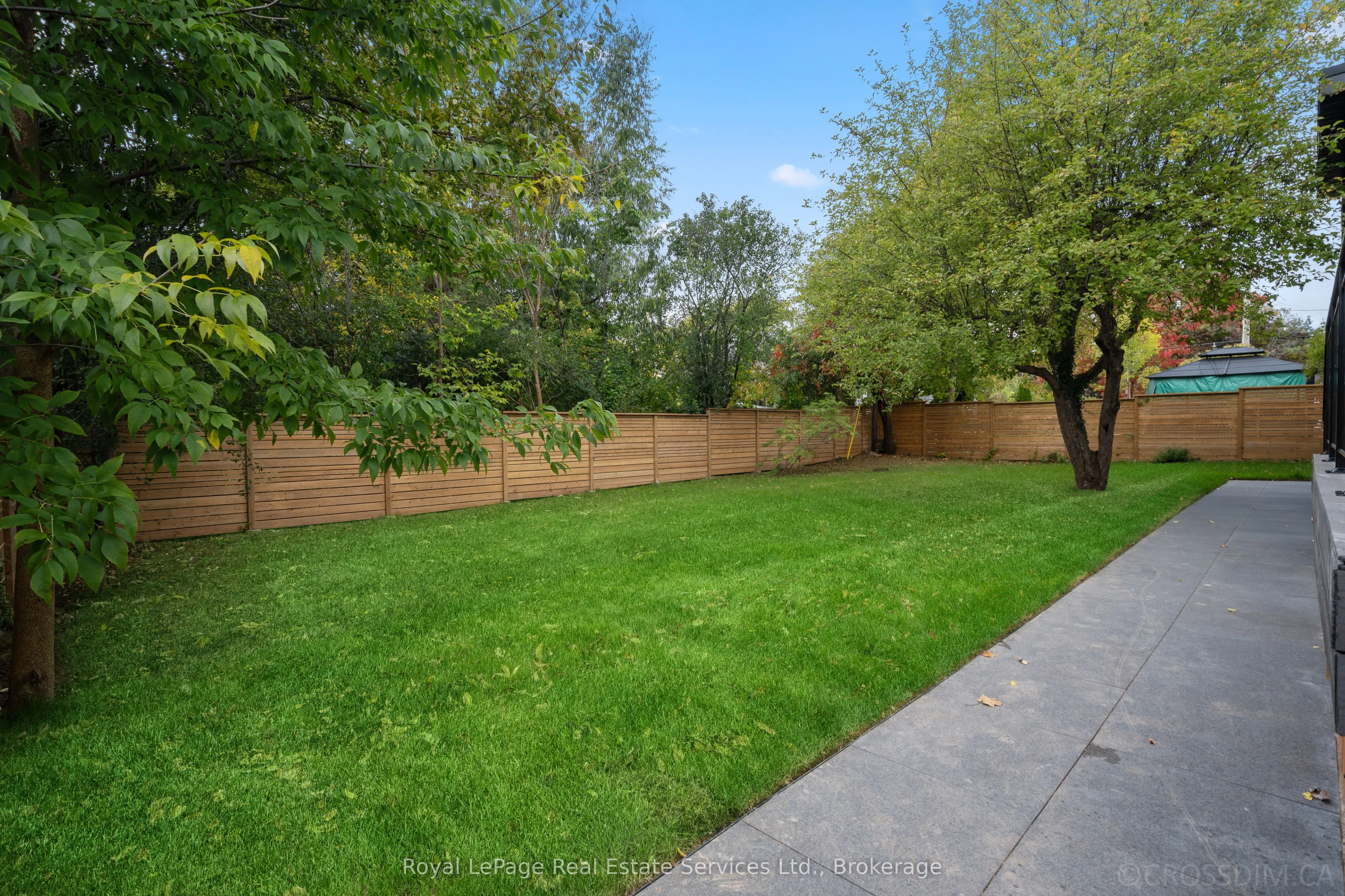 480 Scarsdale Crescent