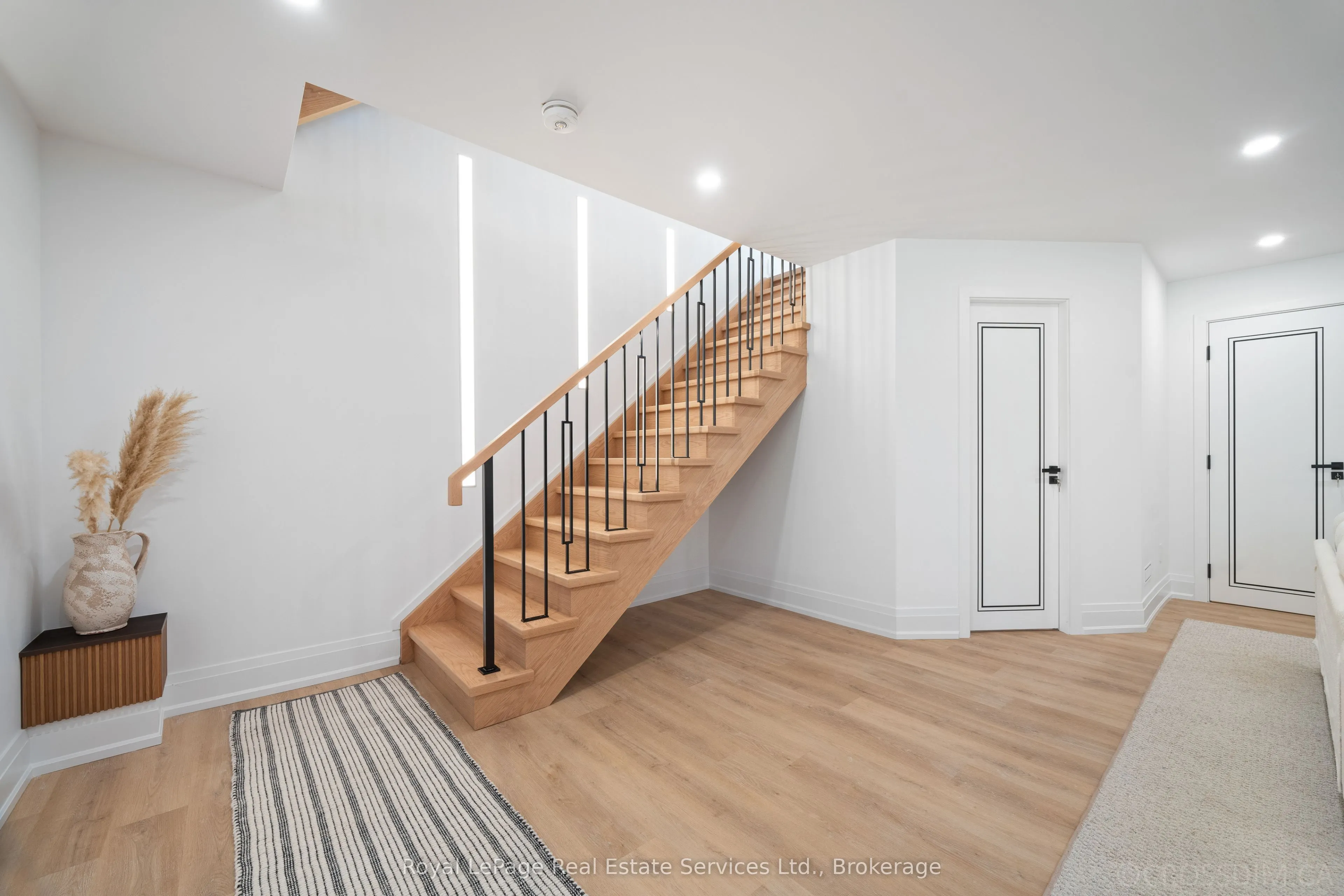 480 Scarsdale Crescent