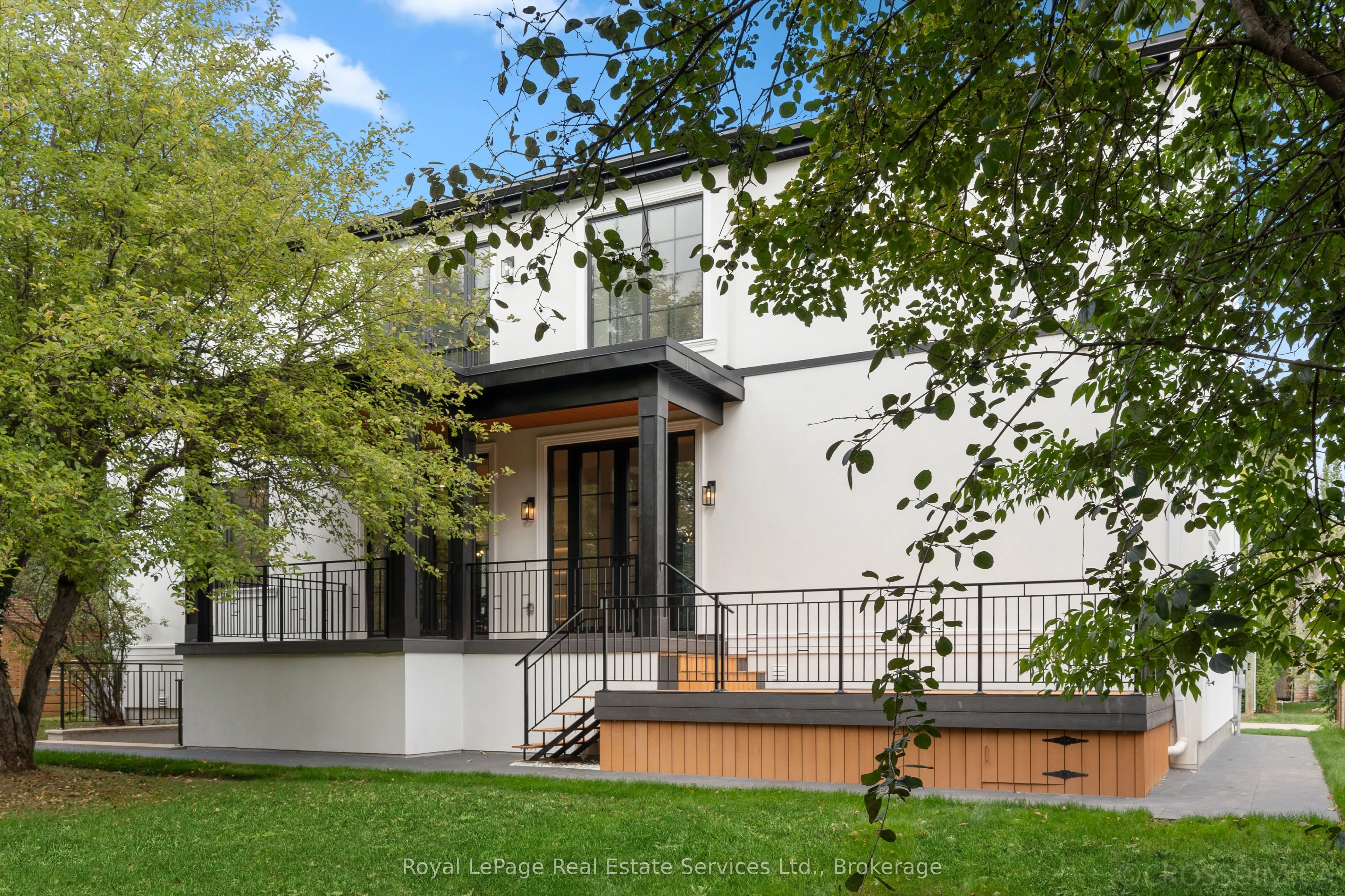 480 Scarsdale Crescent