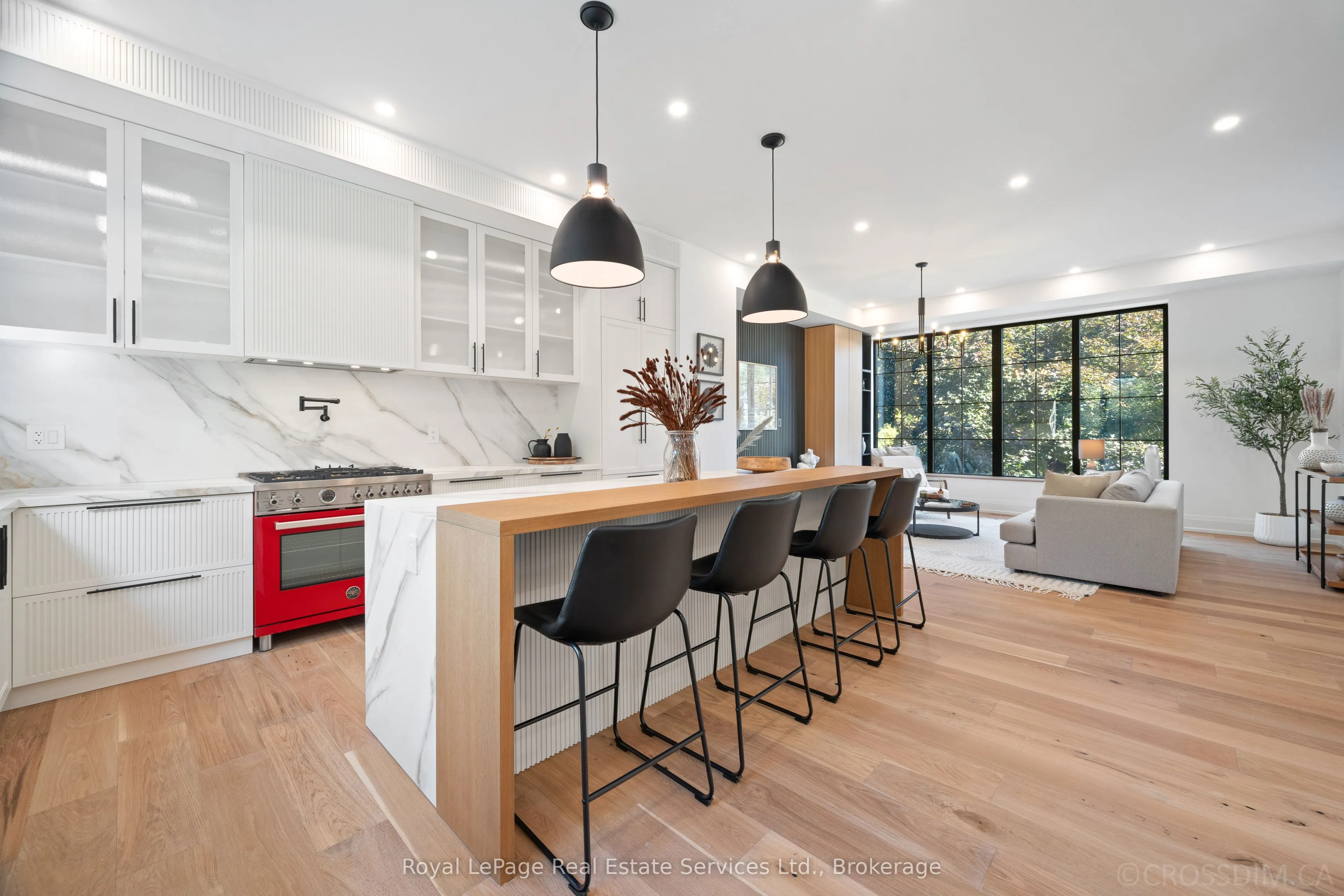 480 Scarsdale Crescent