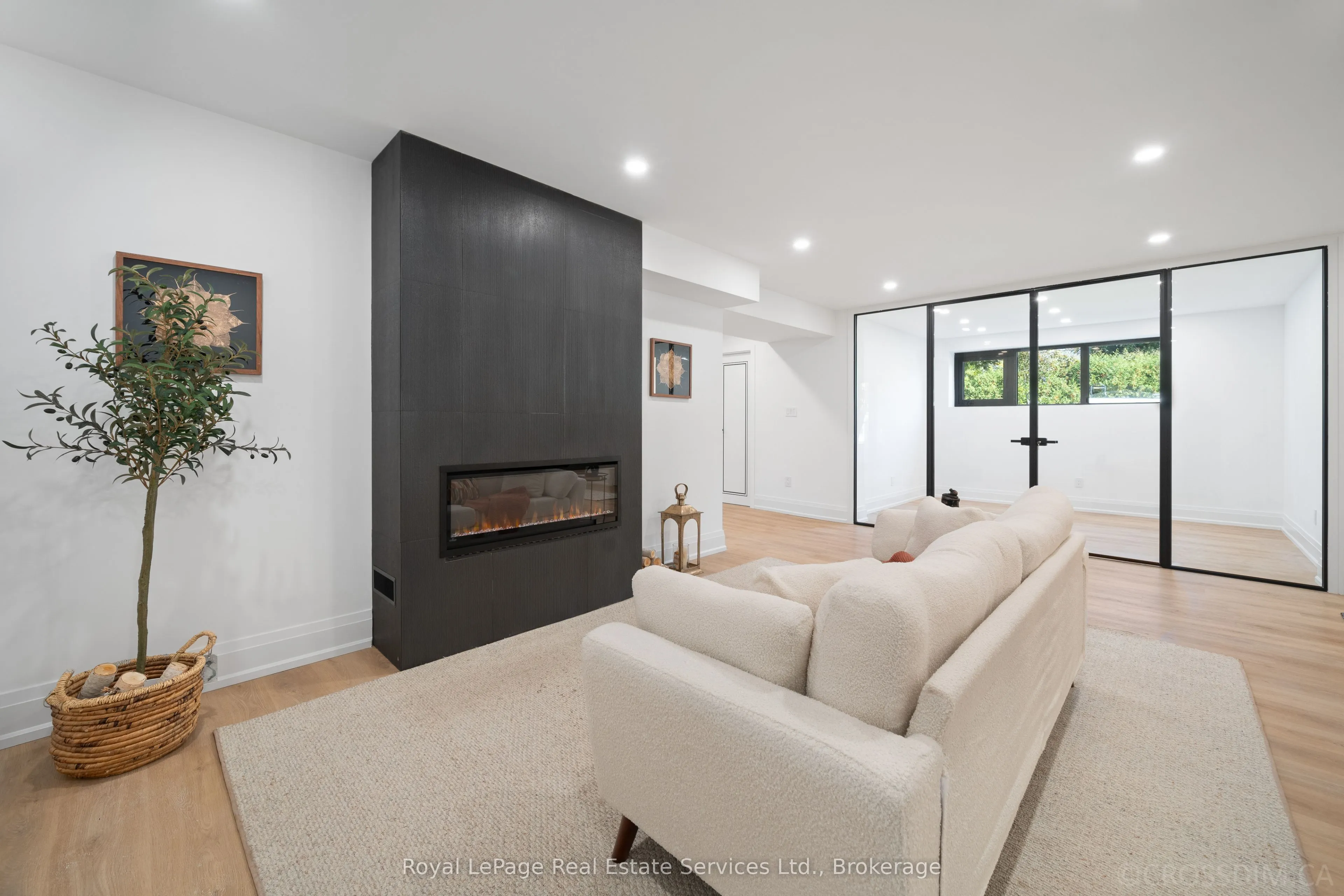 480 Scarsdale Crescent