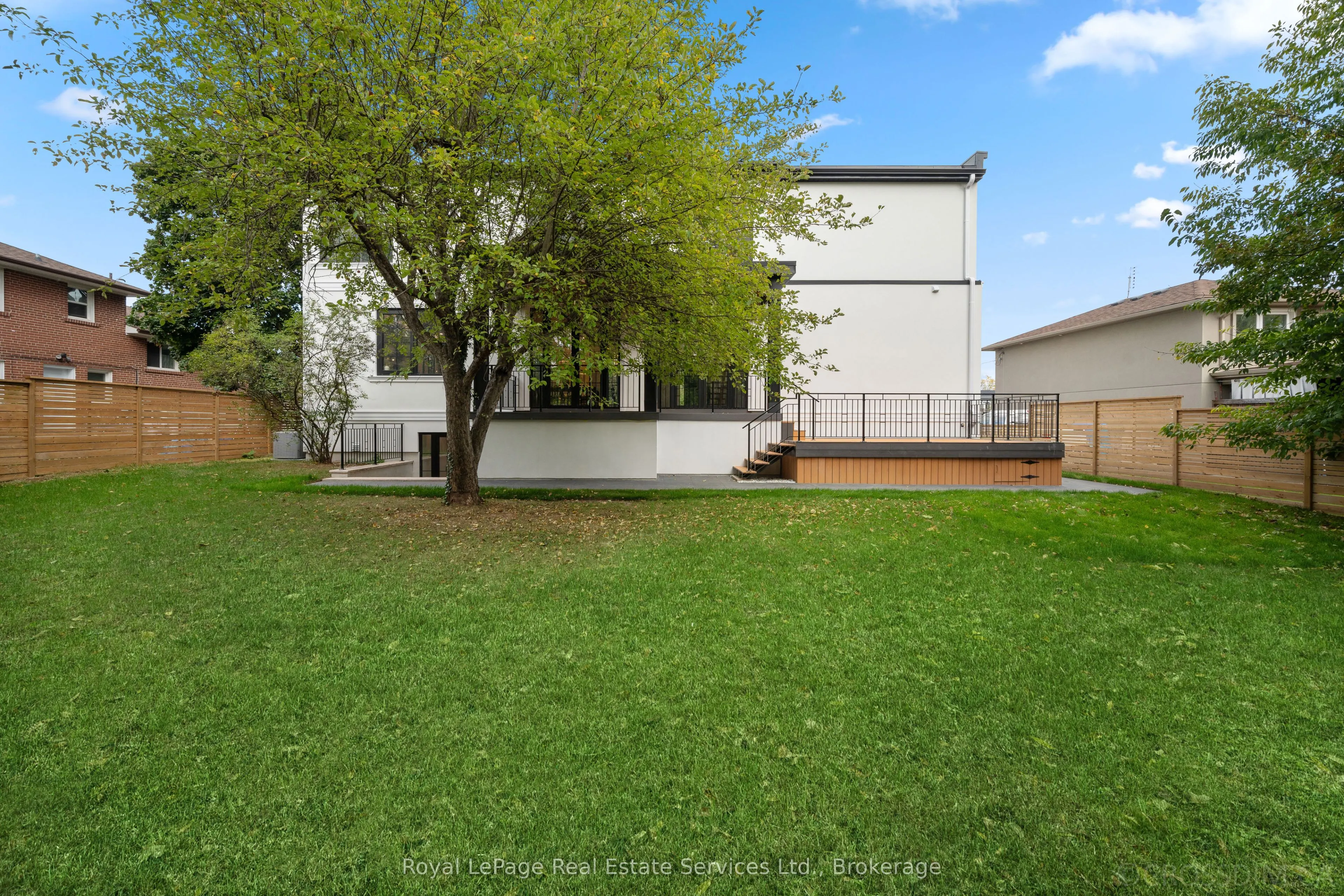 480 Scarsdale Crescent