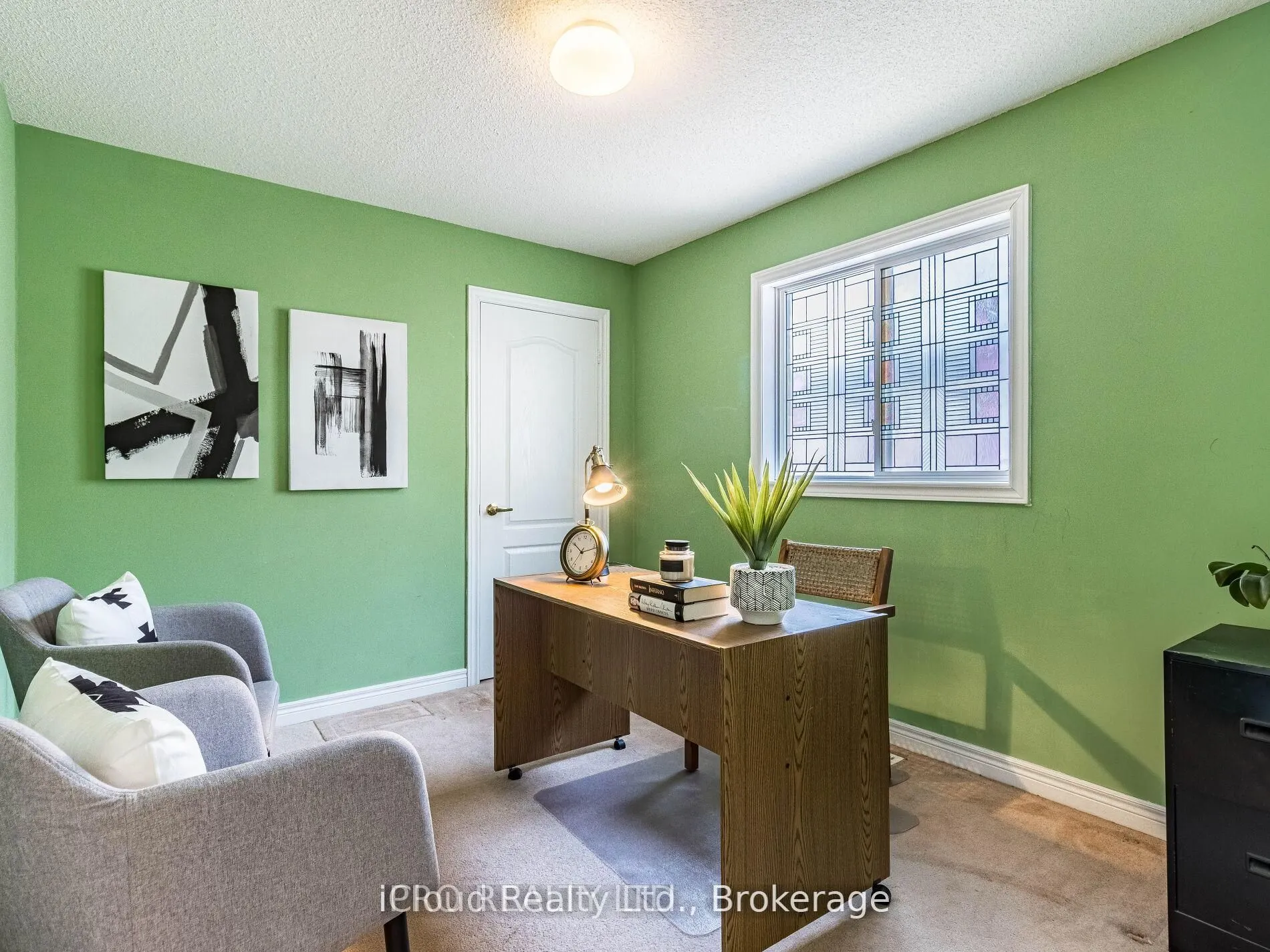 329 Ellwood Drive W