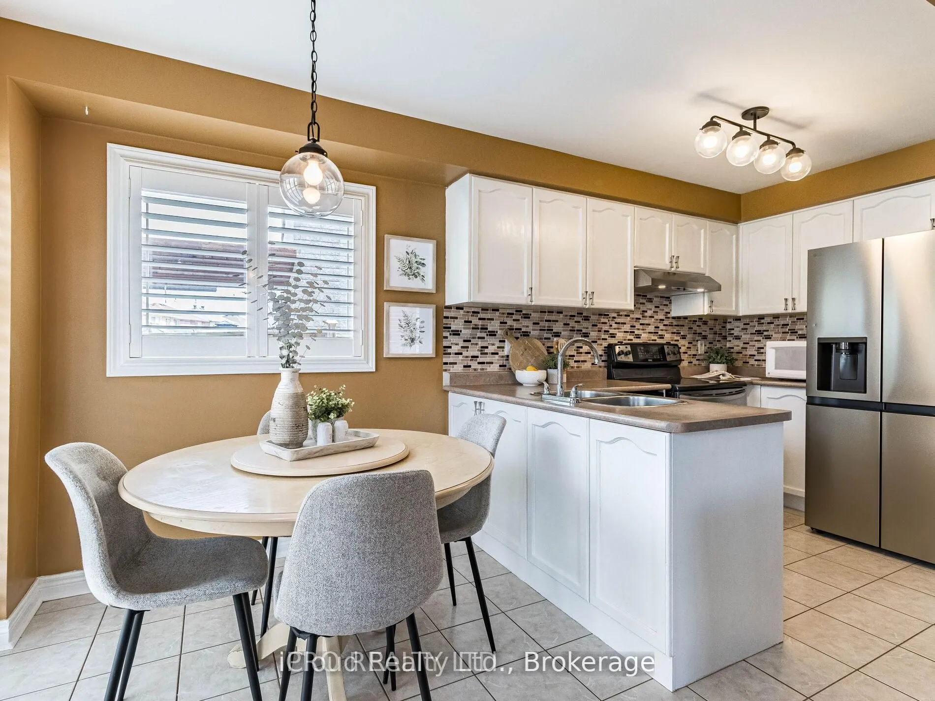 329 Ellwood Drive W