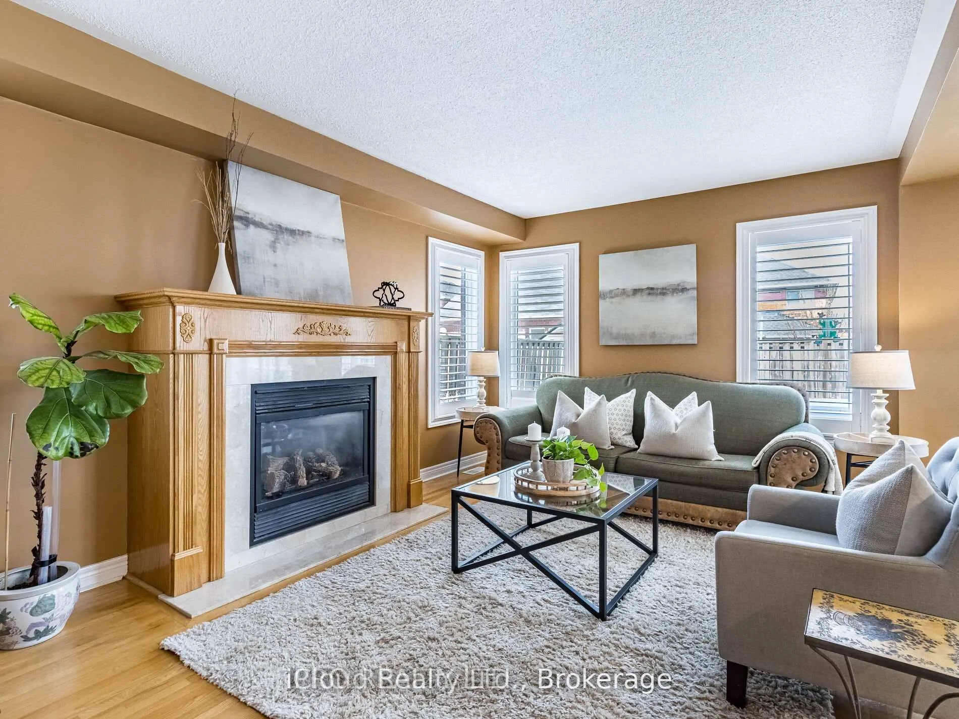 329 Ellwood Drive W