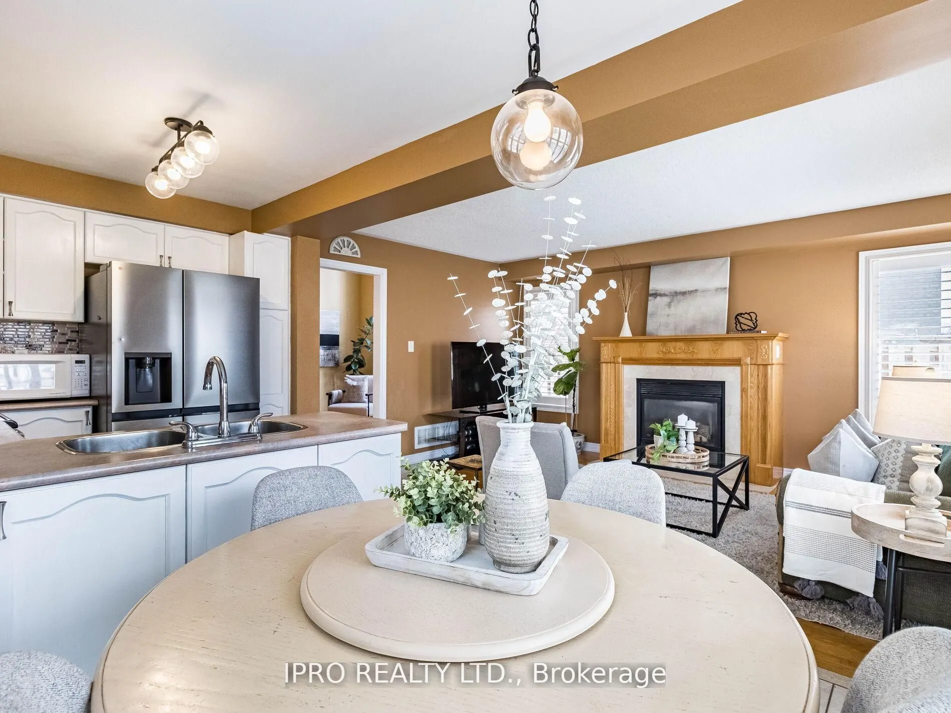 329 Ellwood Drive W
