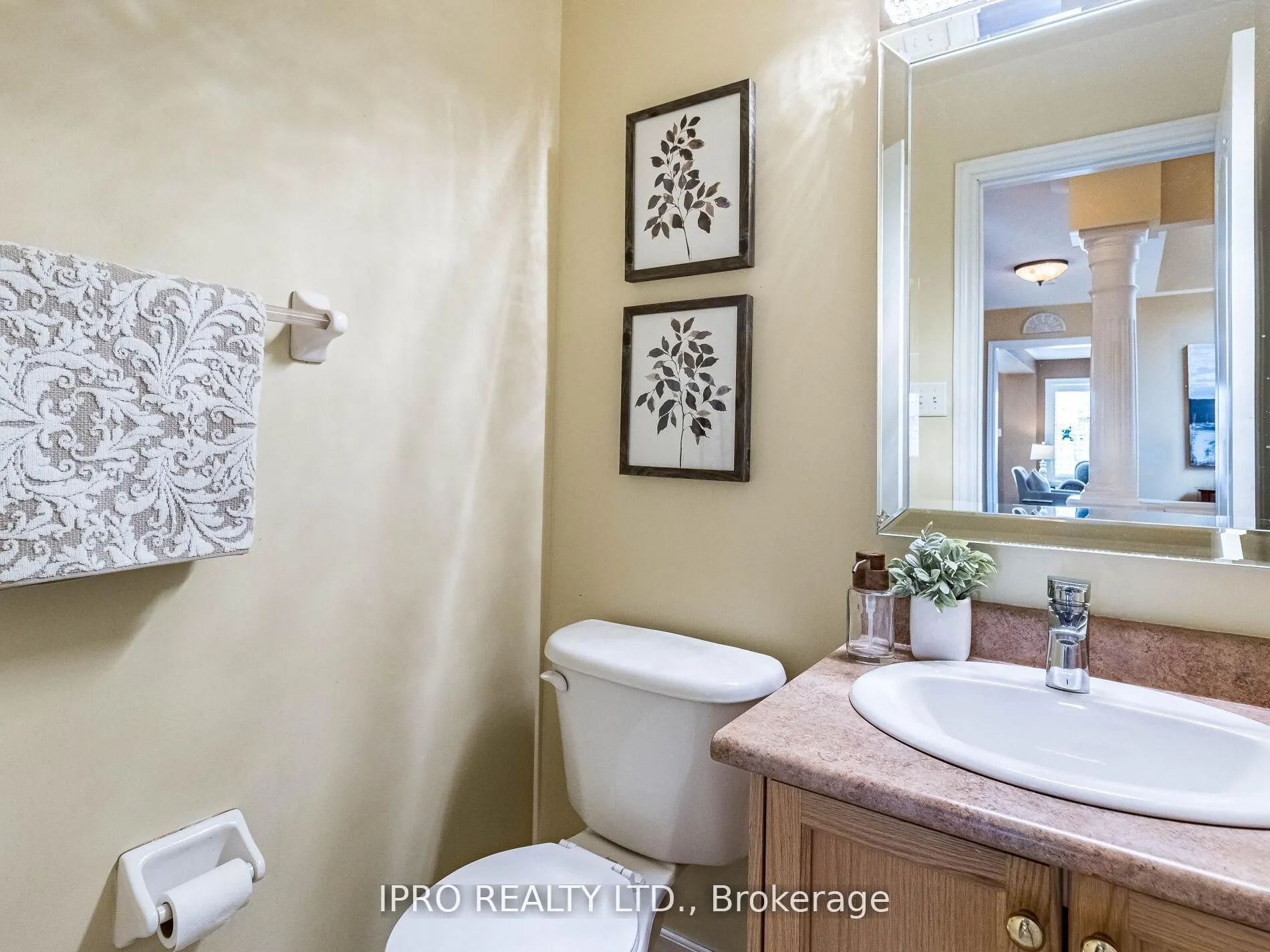 329 Ellwood Drive W