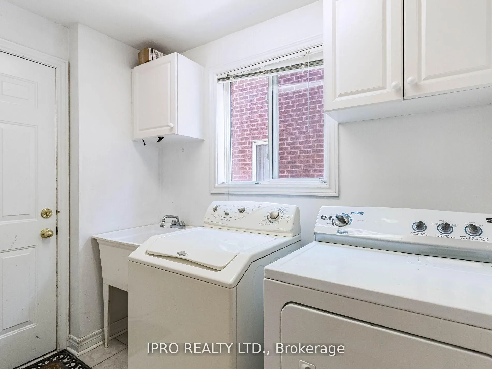 329 Ellwood Drive W