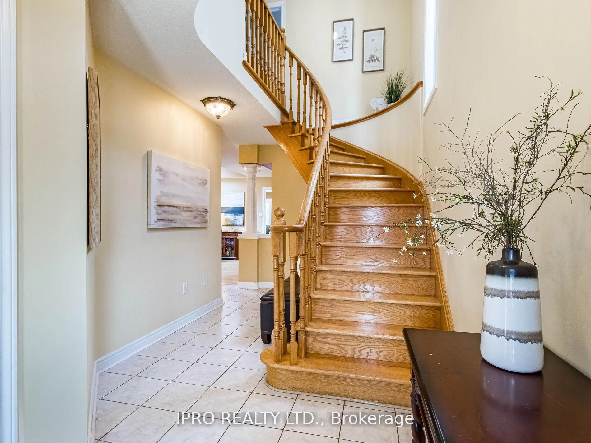 329 Ellwood Drive W