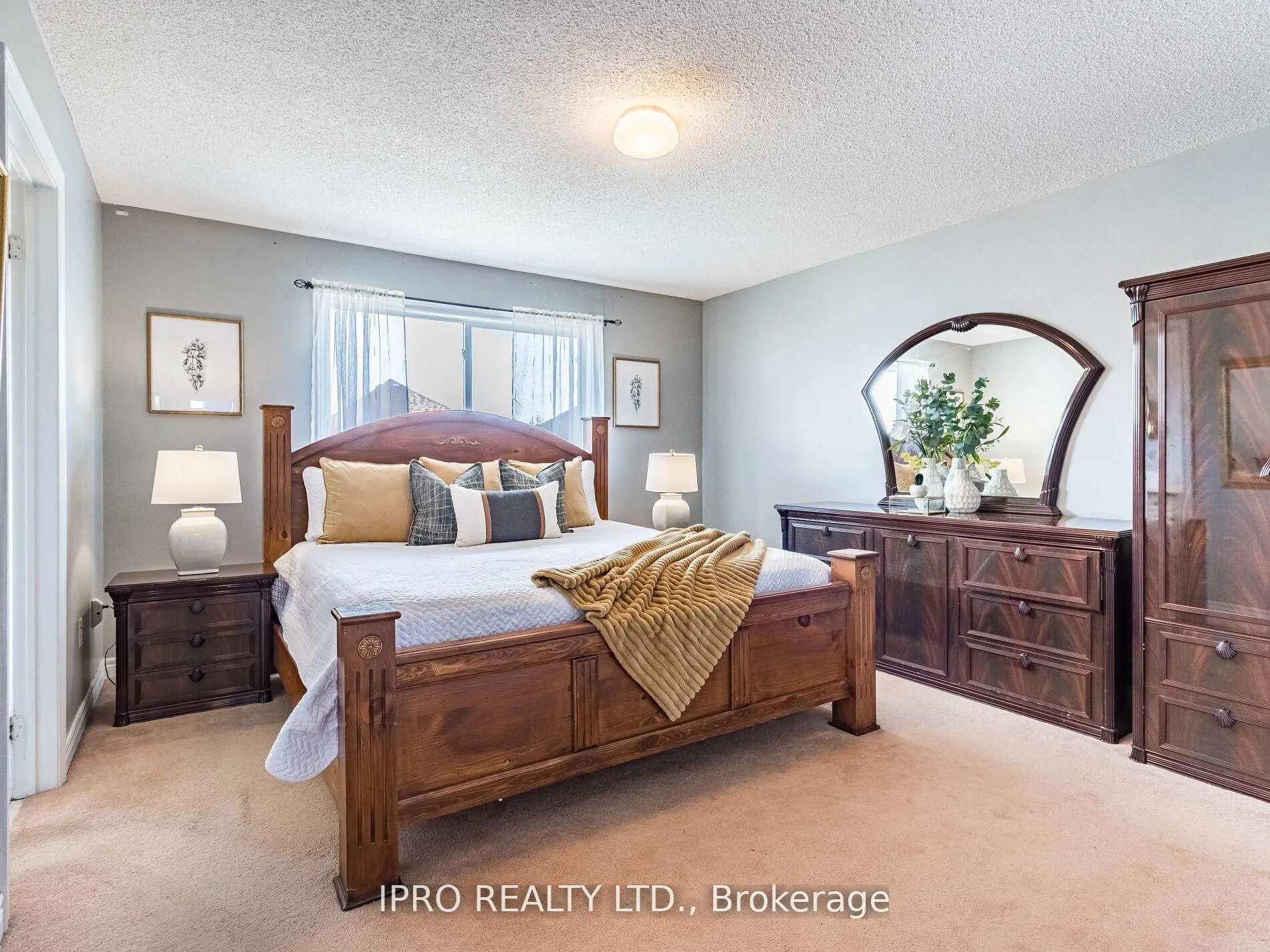 329 Ellwood Drive W