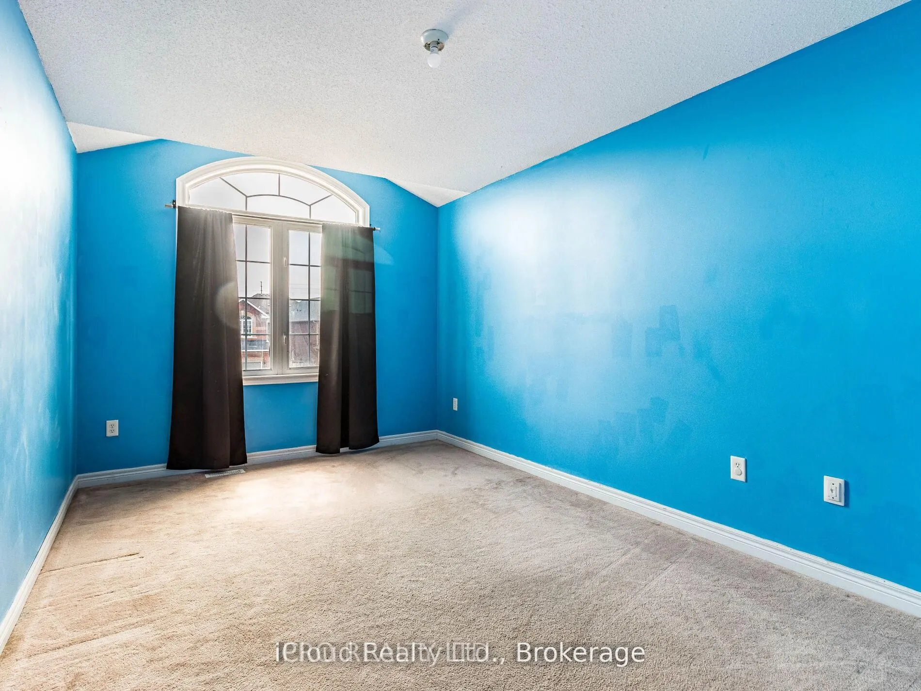 329 Ellwood Drive W